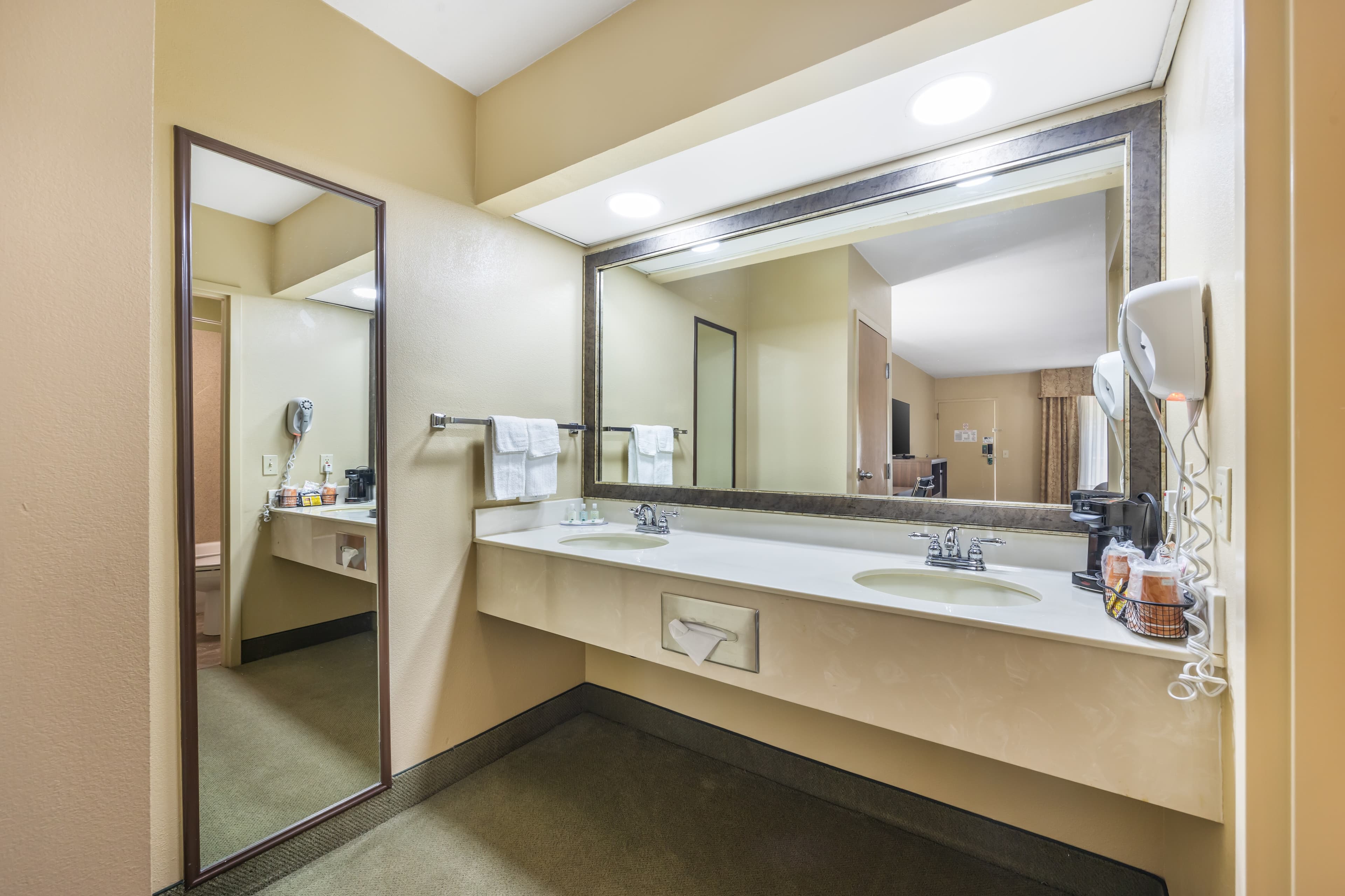 Quality Inn Paris — 29