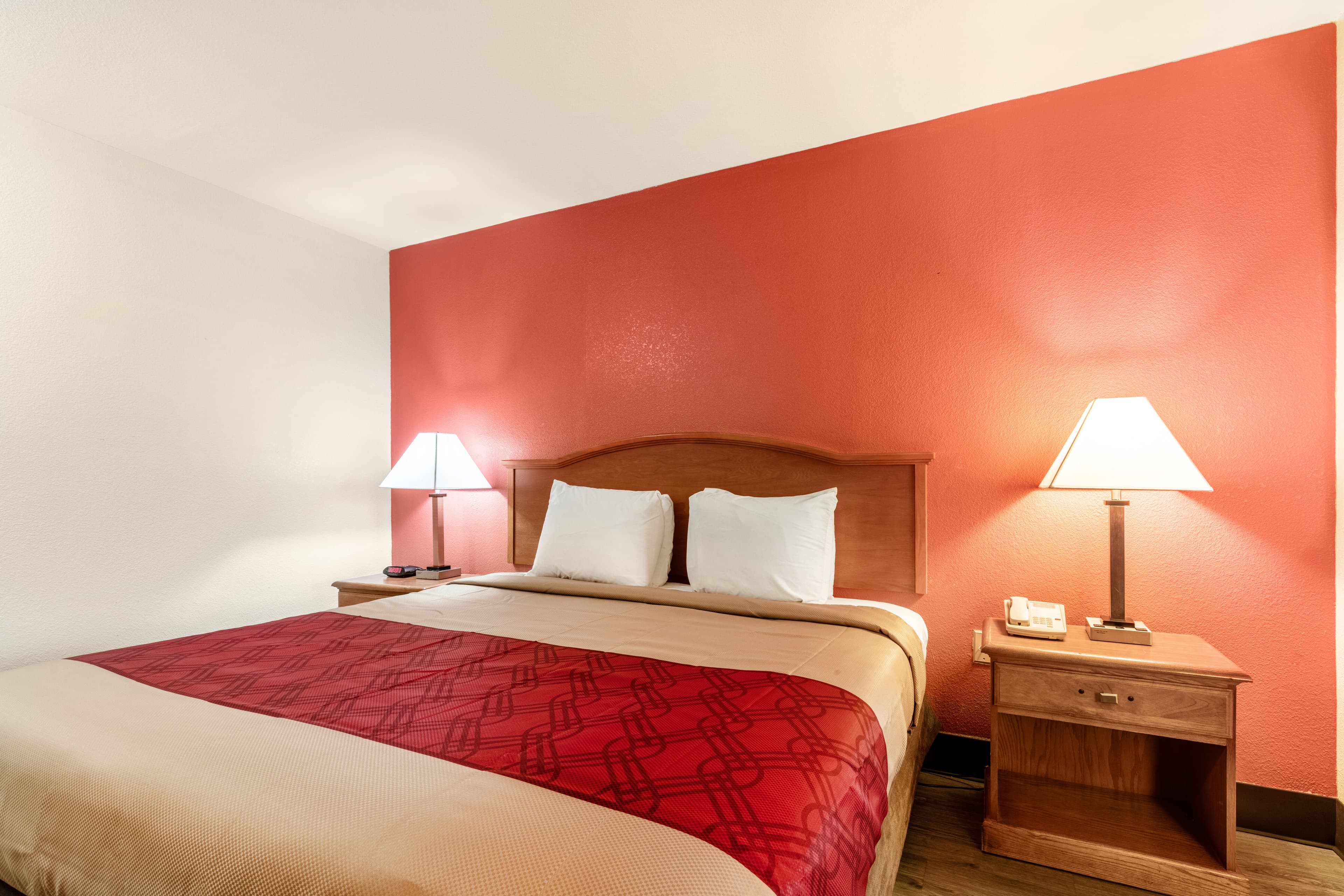 Econo Lodge Inn & Suites Memphis East — 6