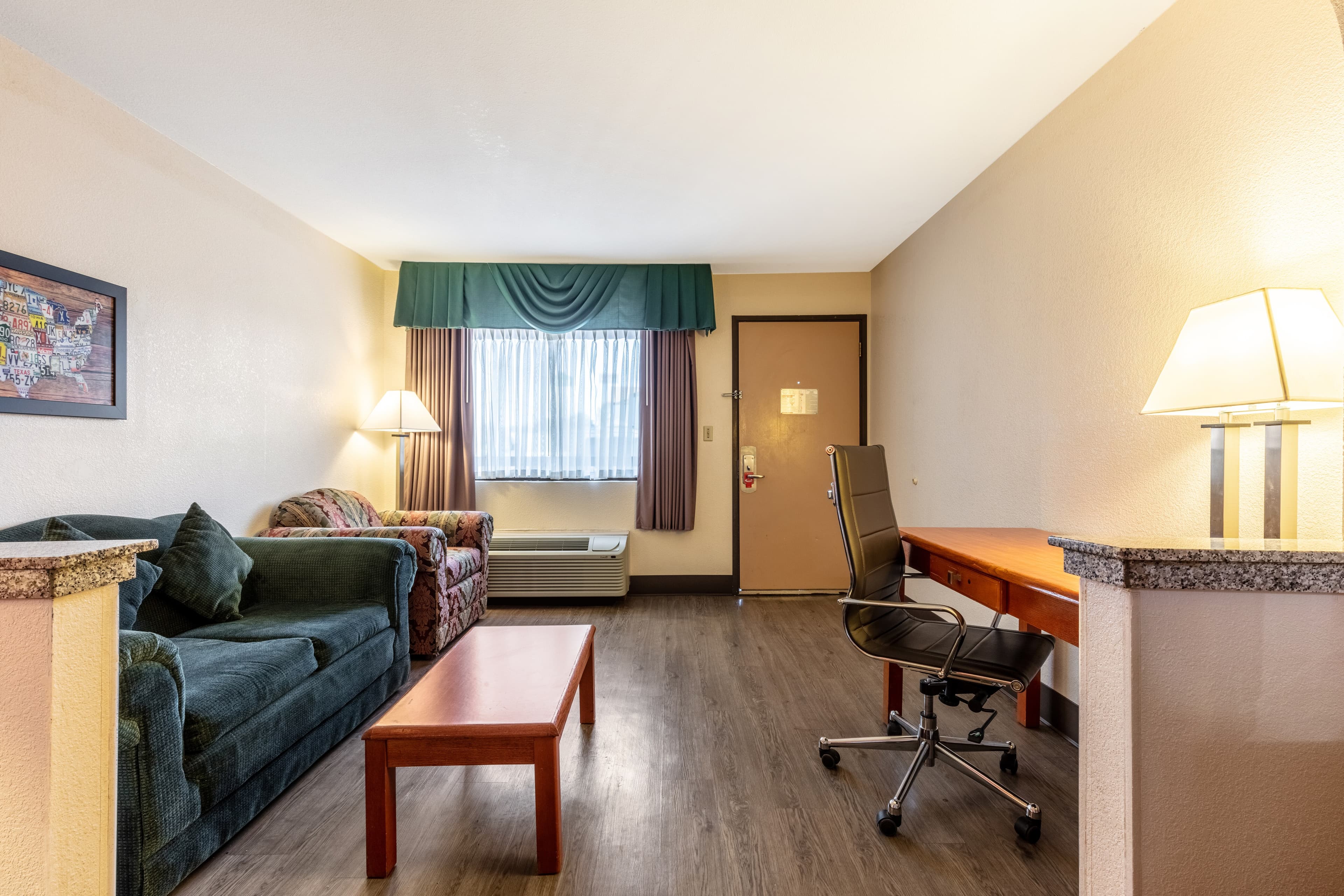 Econo Lodge Inn & Suites Memphis East — 7
