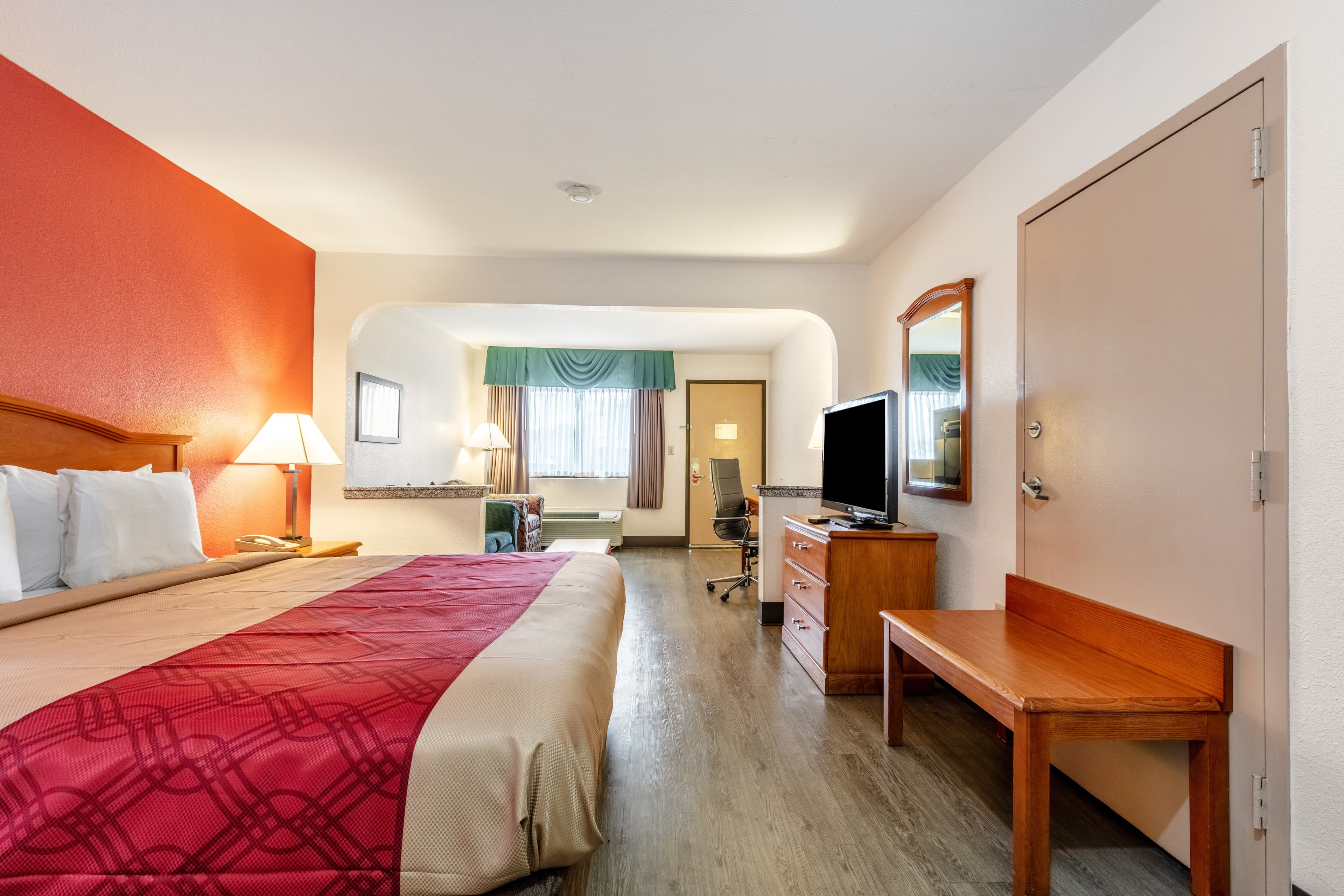 Econo Lodge Inn & Suites Memphis East — 9