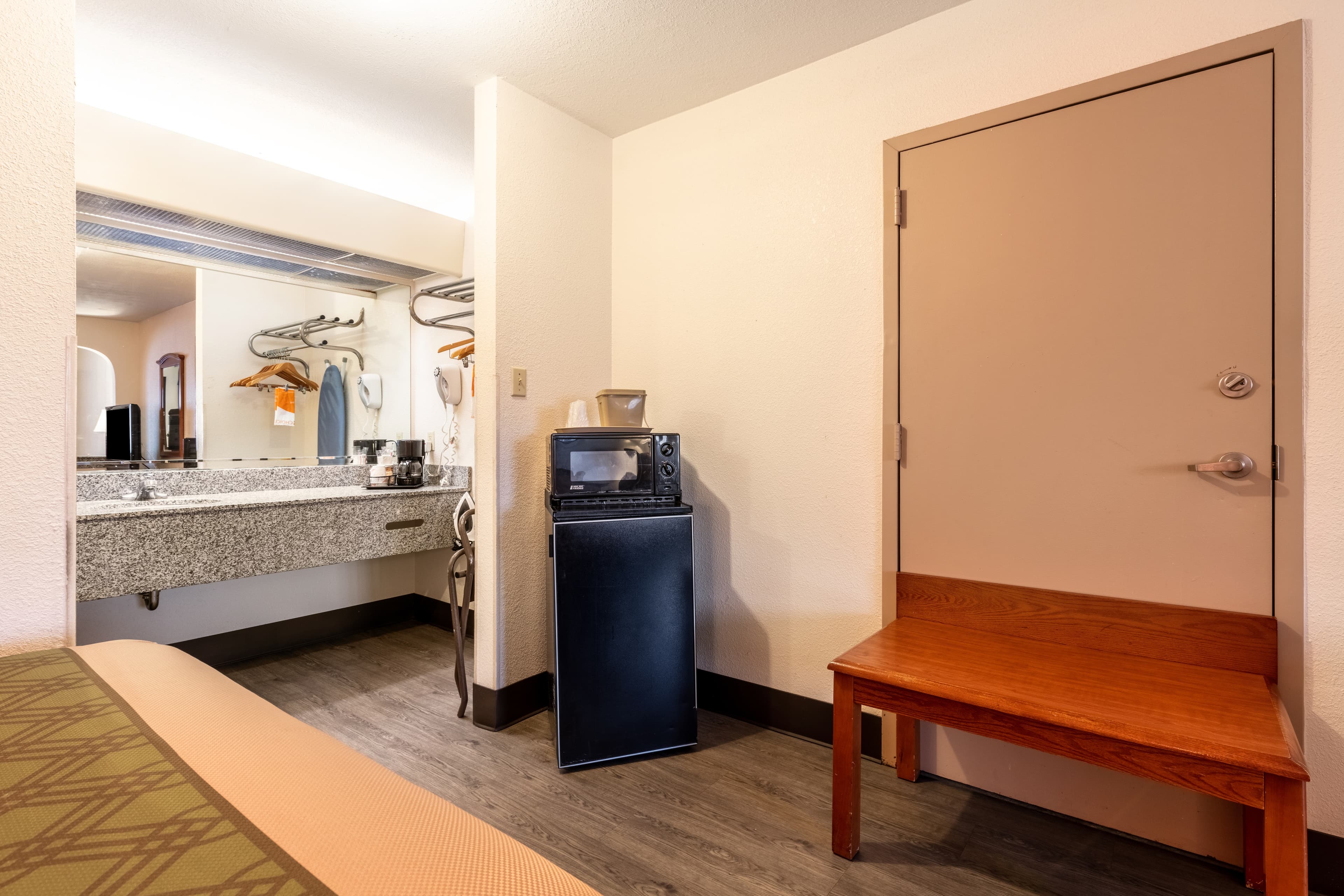 Econo Lodge Inn & Suites Memphis East — 51