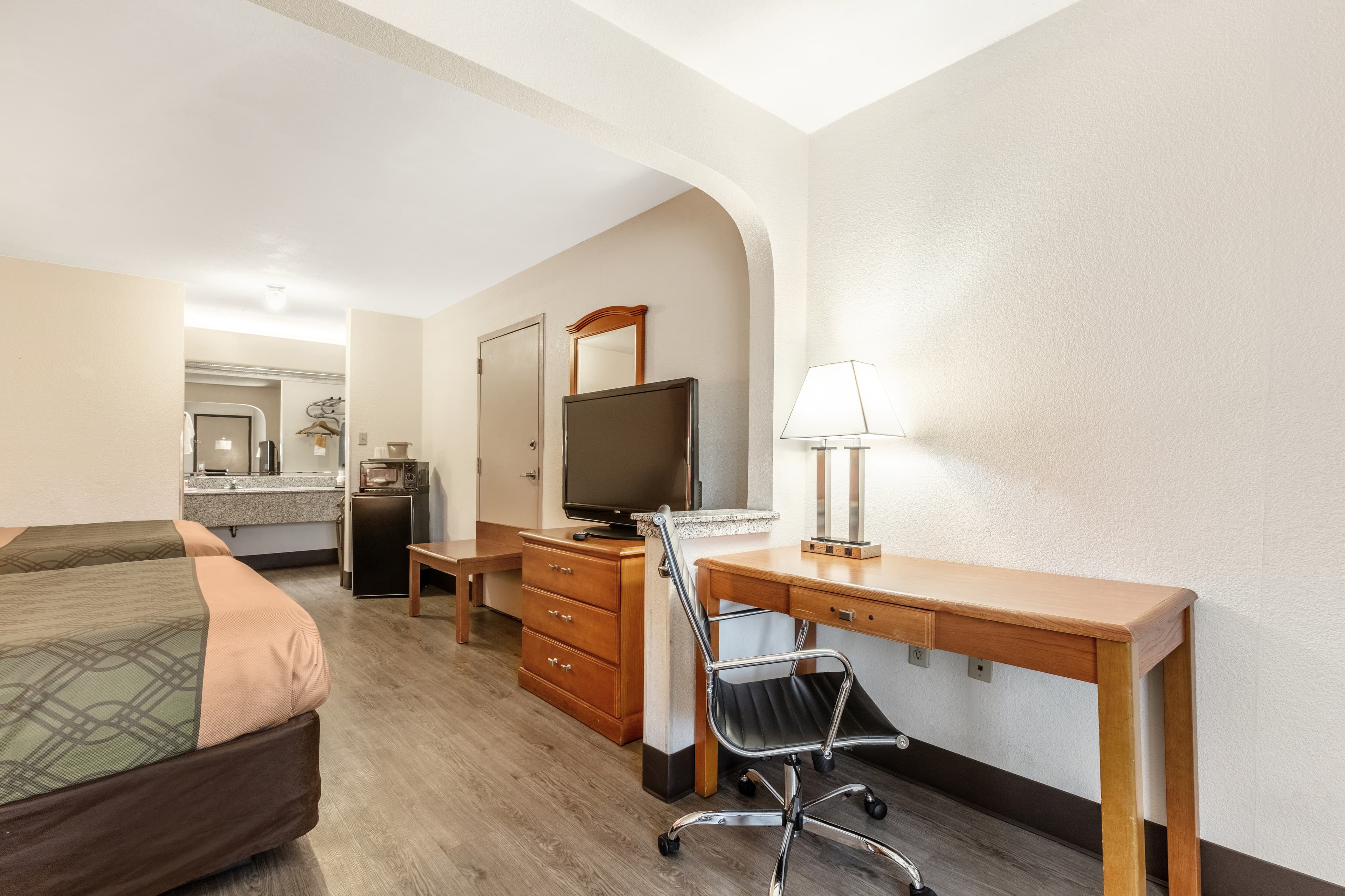 Econo Lodge Inn & Suites Memphis East — 43