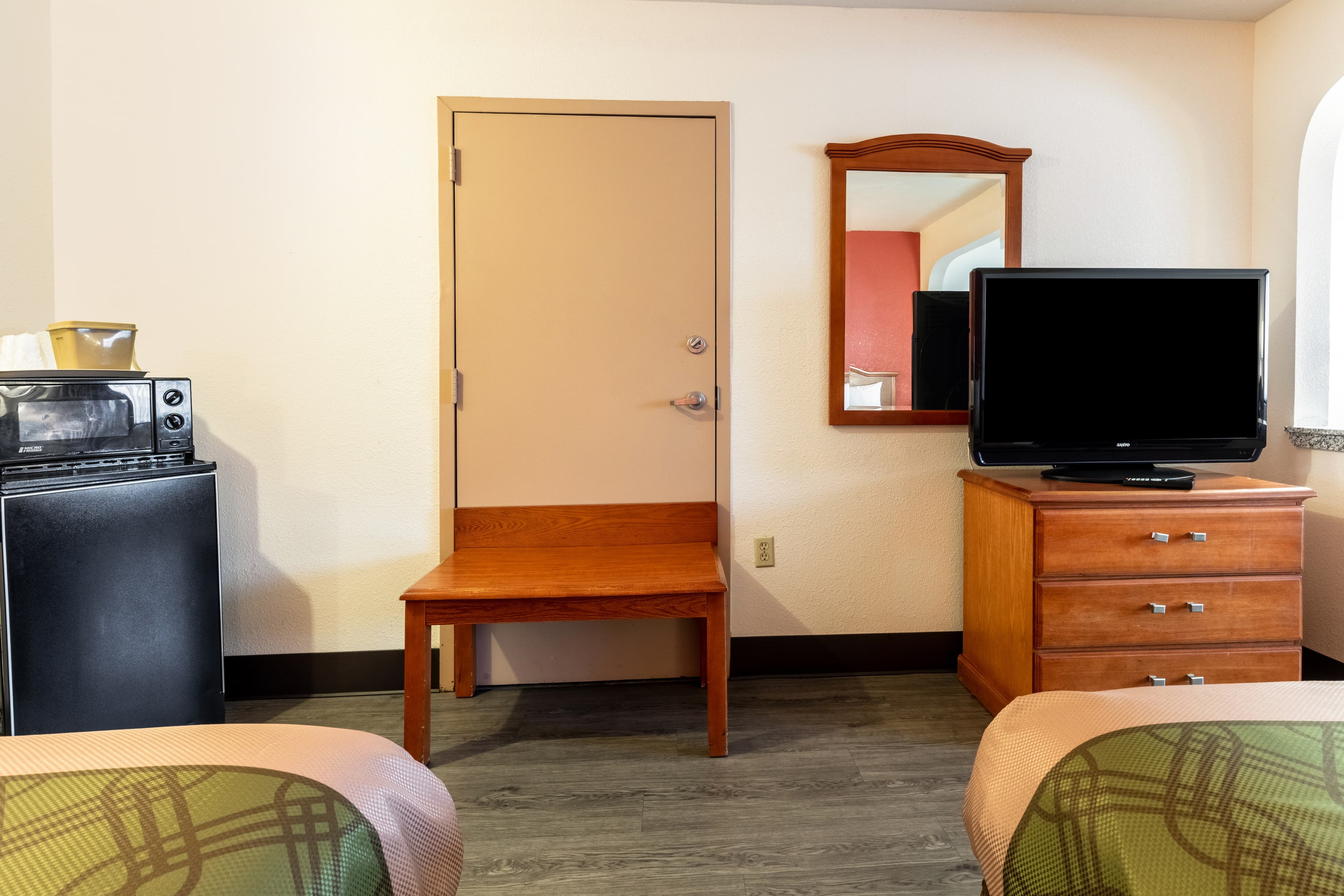 Econo Lodge Inn & Suites Memphis East — 46