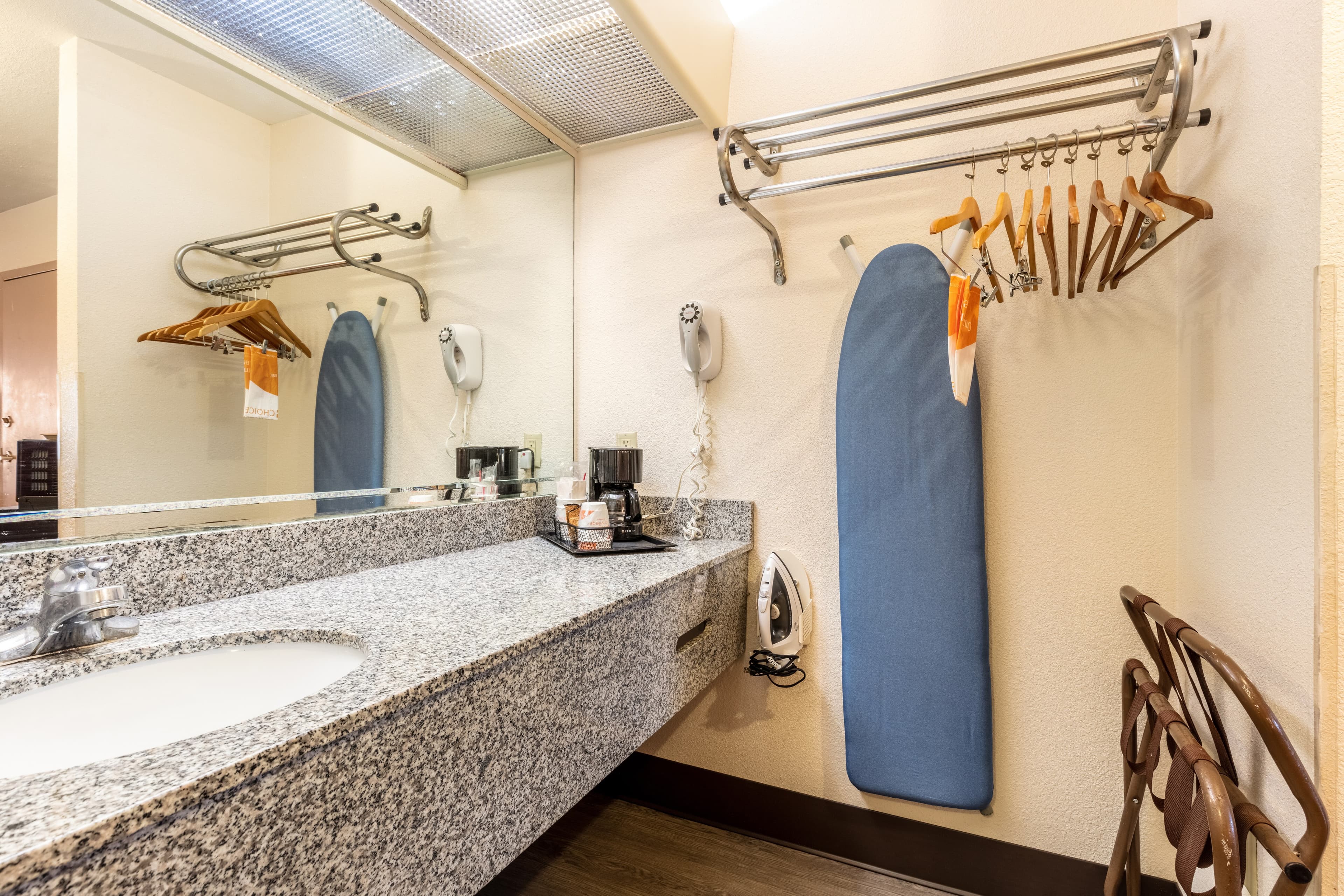 Econo Lodge Inn & Suites Memphis East — 50