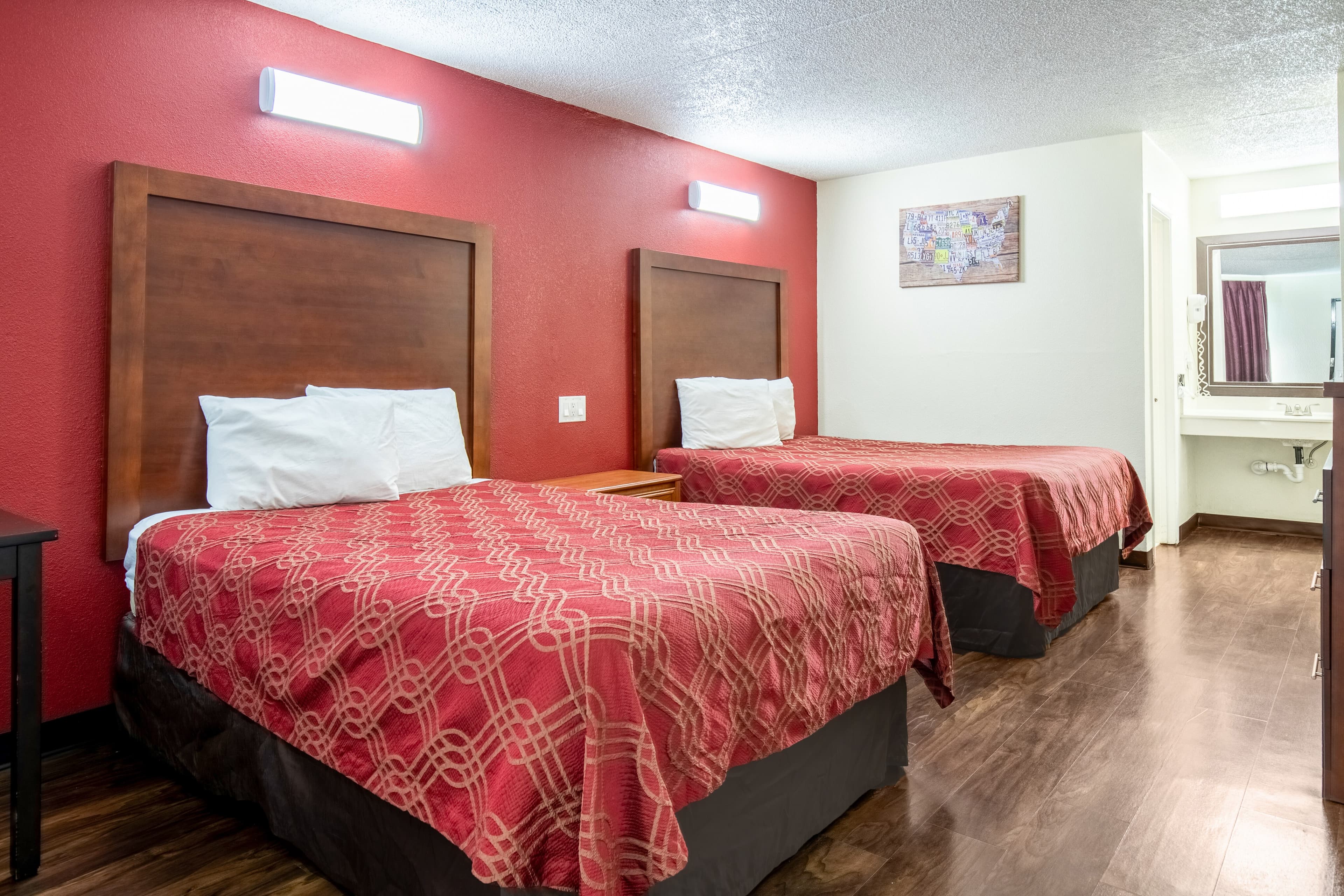 Econo Lodge Knoxville West - Turkey Creek - Image 2
