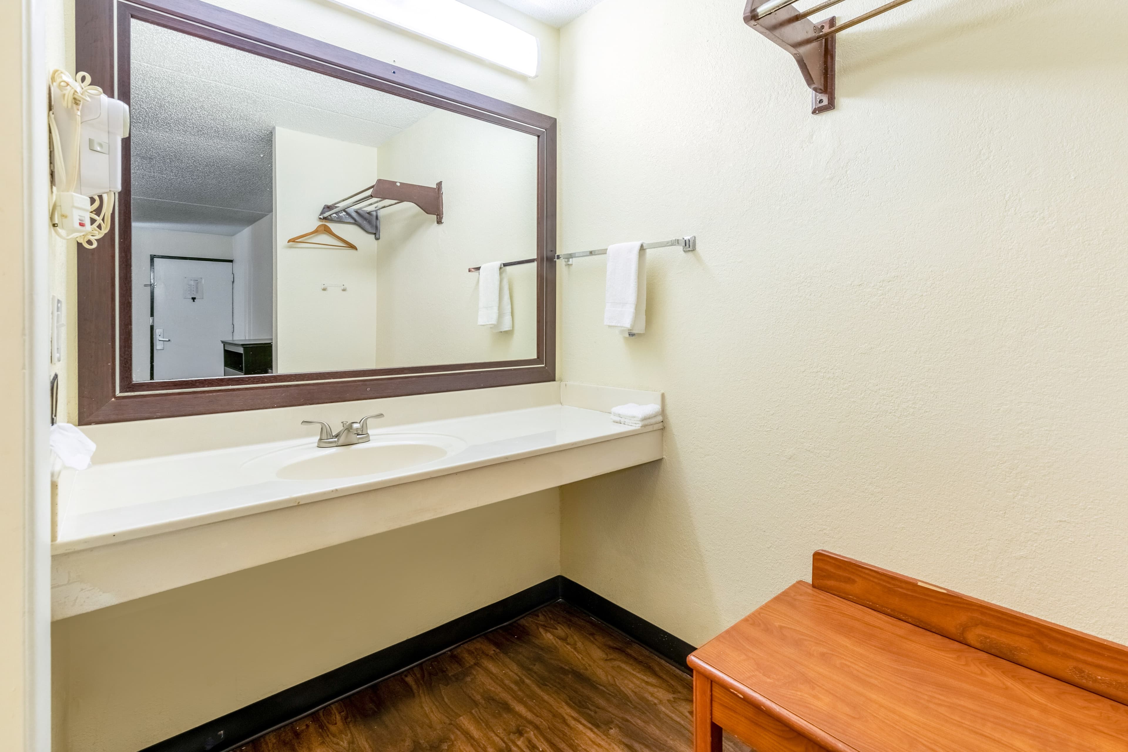 Econo Lodge Knoxville West - Turkey Creek — 10