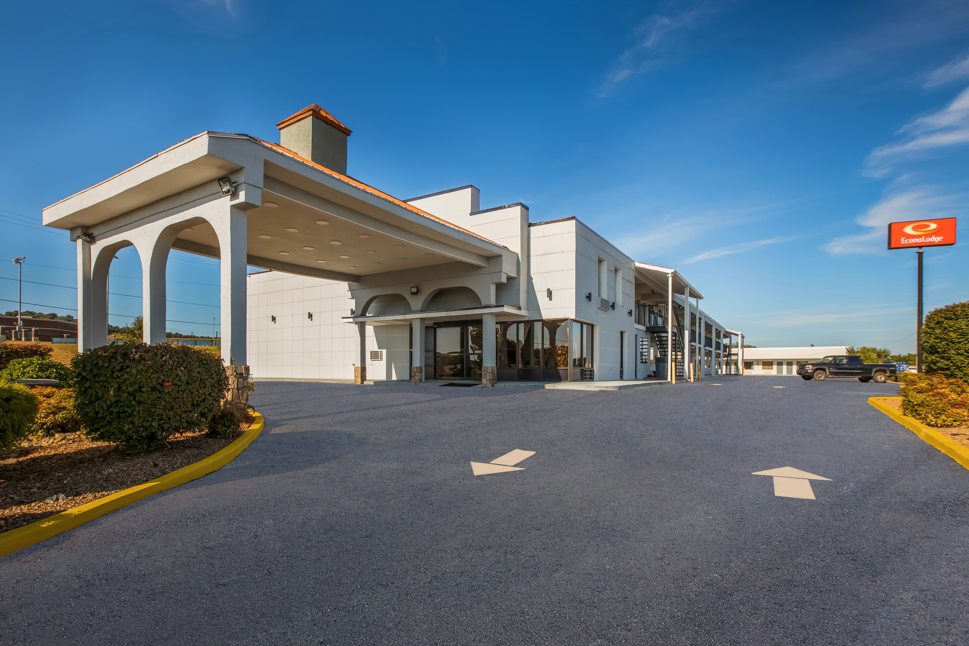 Econo Lodge White Pine Morristown I-81 & I-40 Split - Image 1