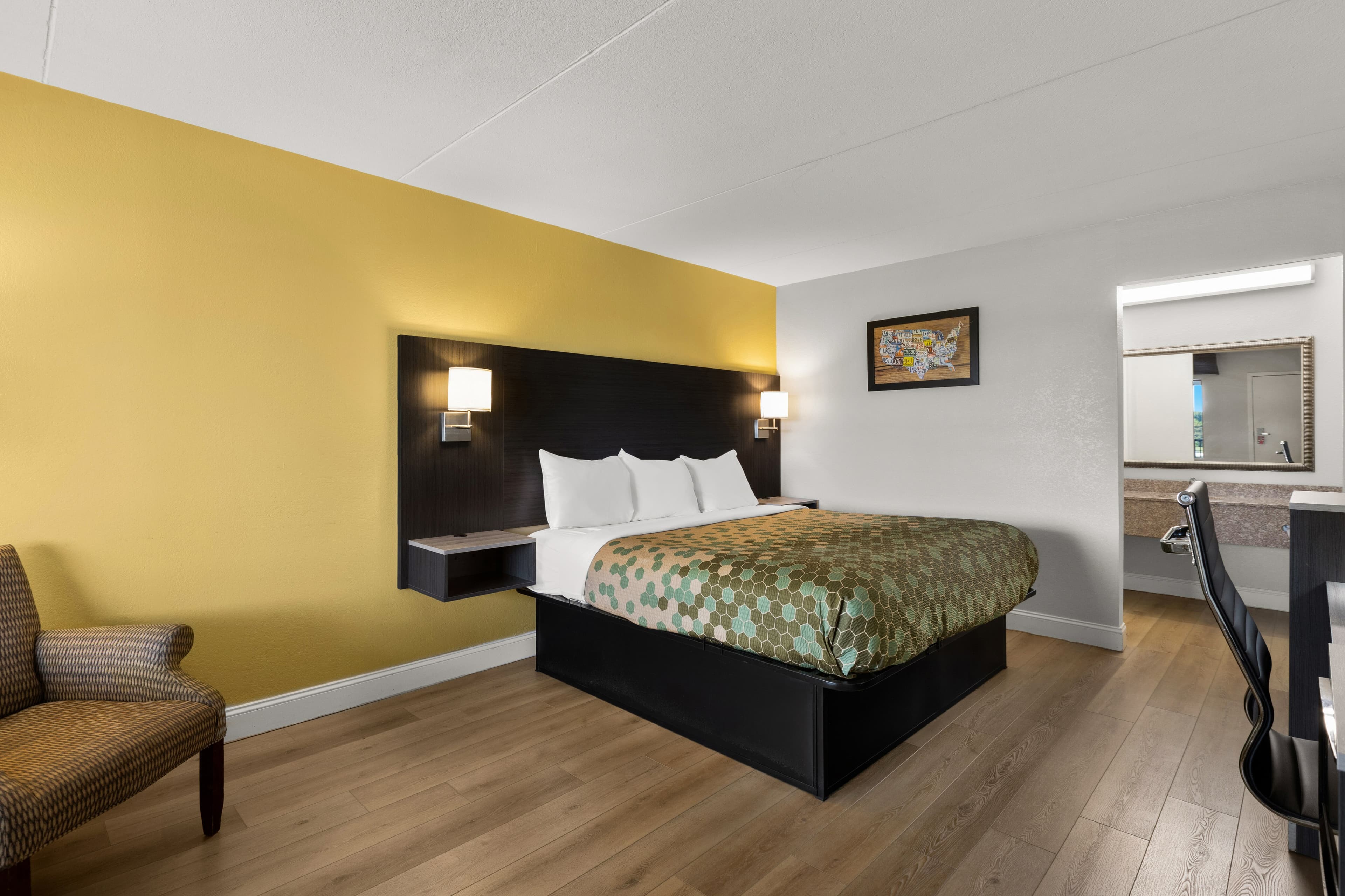 Econo Lodge White Pine Morristown I-81 & I-40 Split — 6