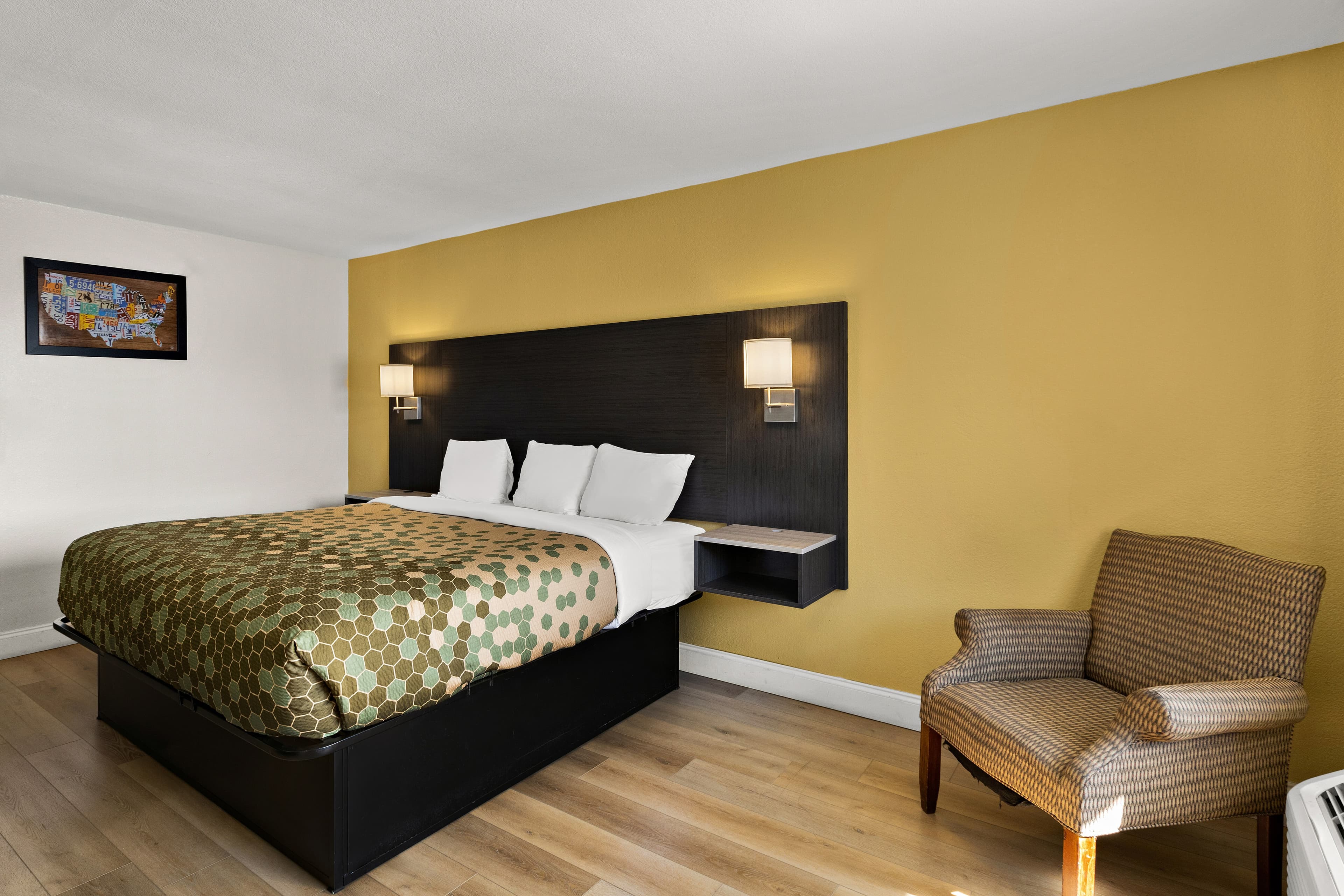 Econo Lodge White Pine Morristown I-81 & I-40 Split — 14