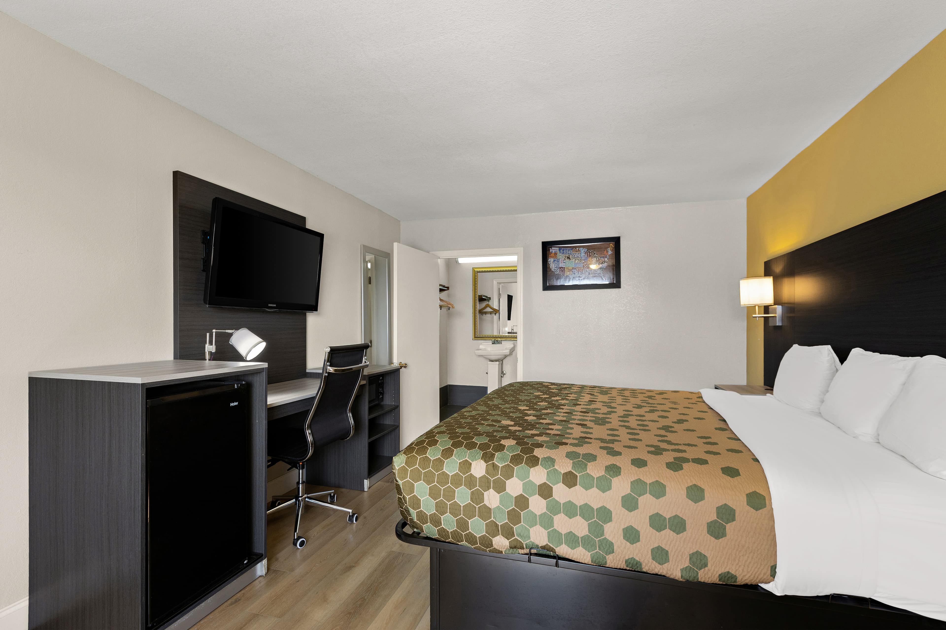 Econo Lodge White Pine Morristown I-81 & I-40 Split — 15