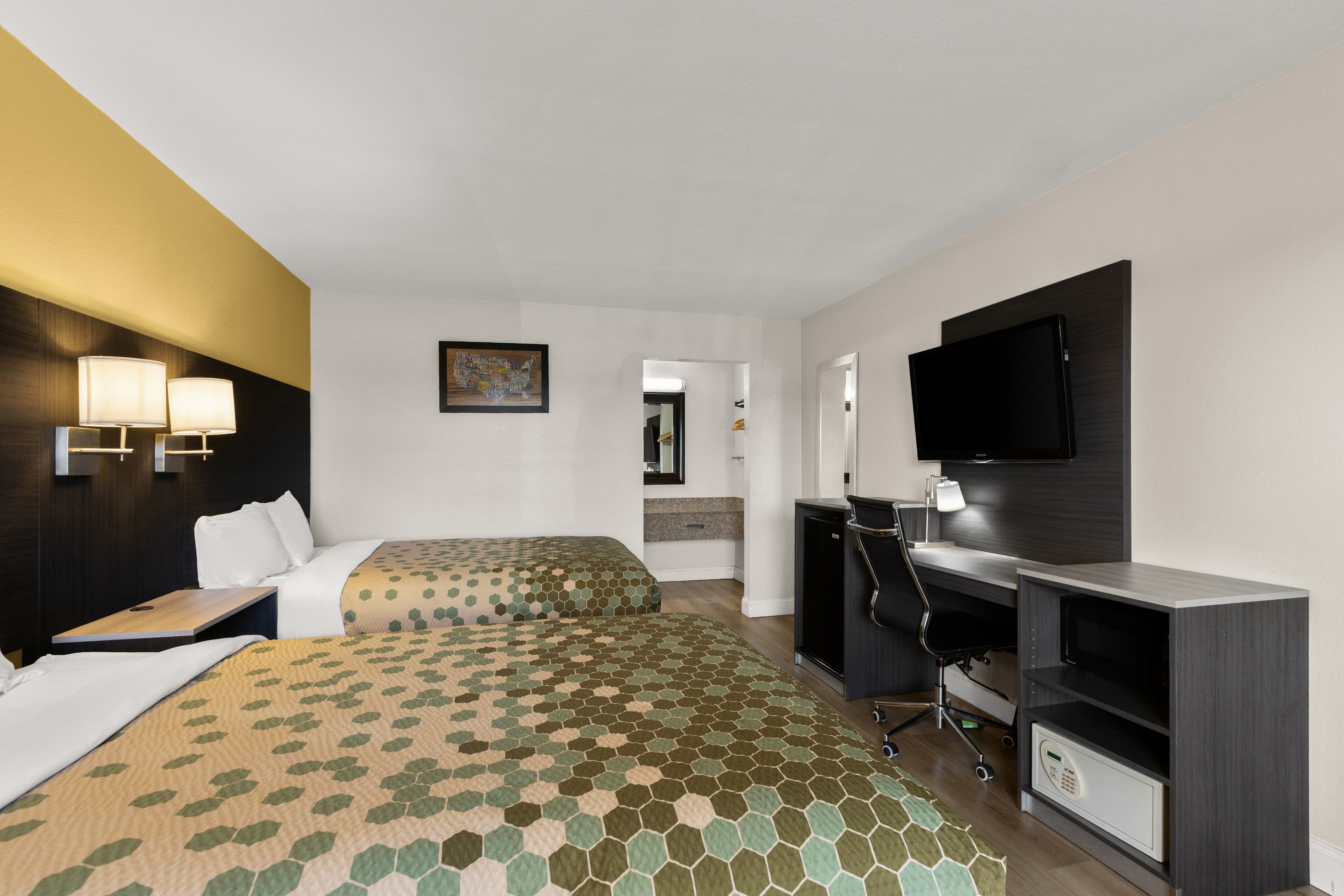 Econo Lodge White Pine Morristown I-81 & I-40 Split - Image 3
