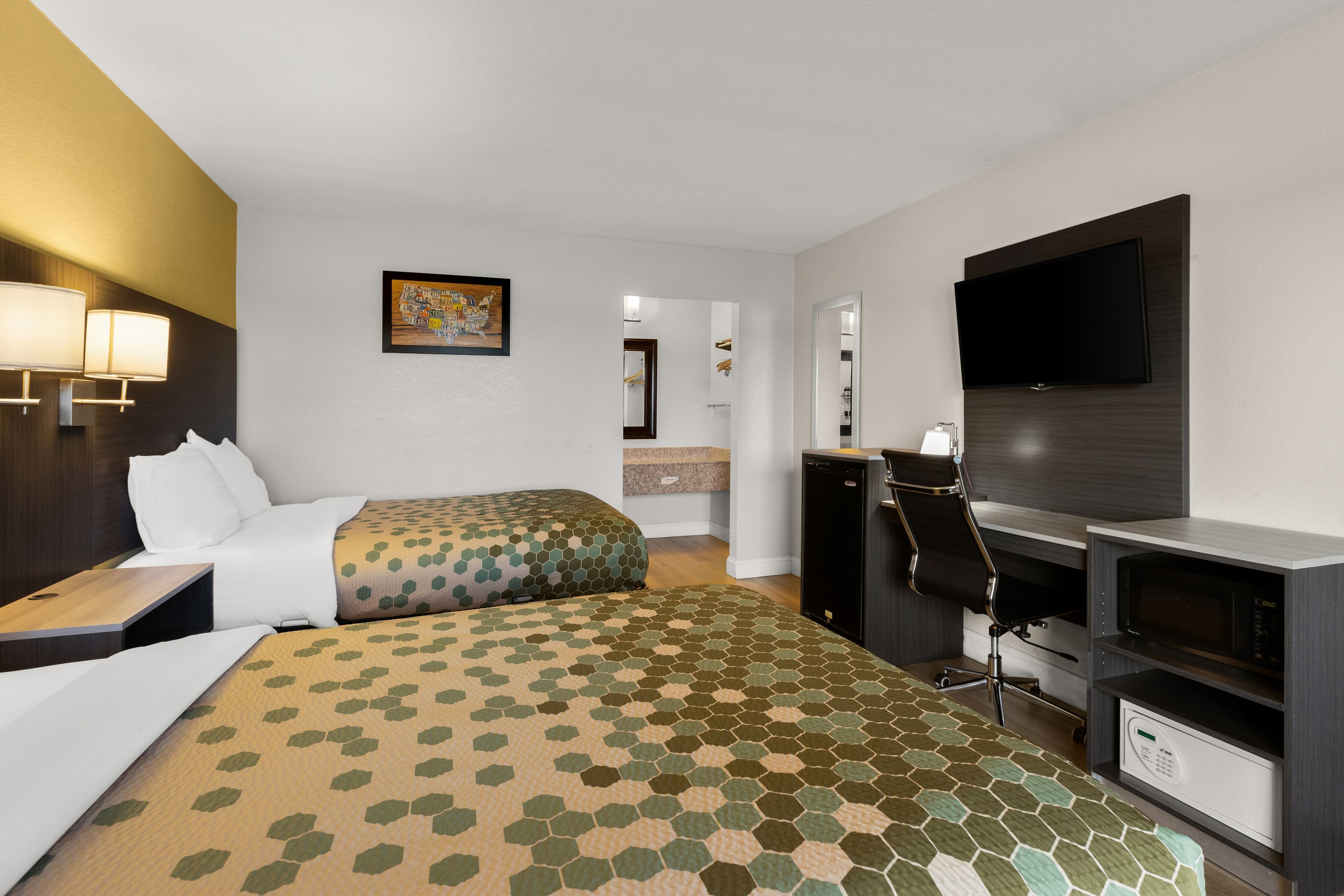 Econo Lodge White Pine Morristown I-81 & I-40 Split — 12