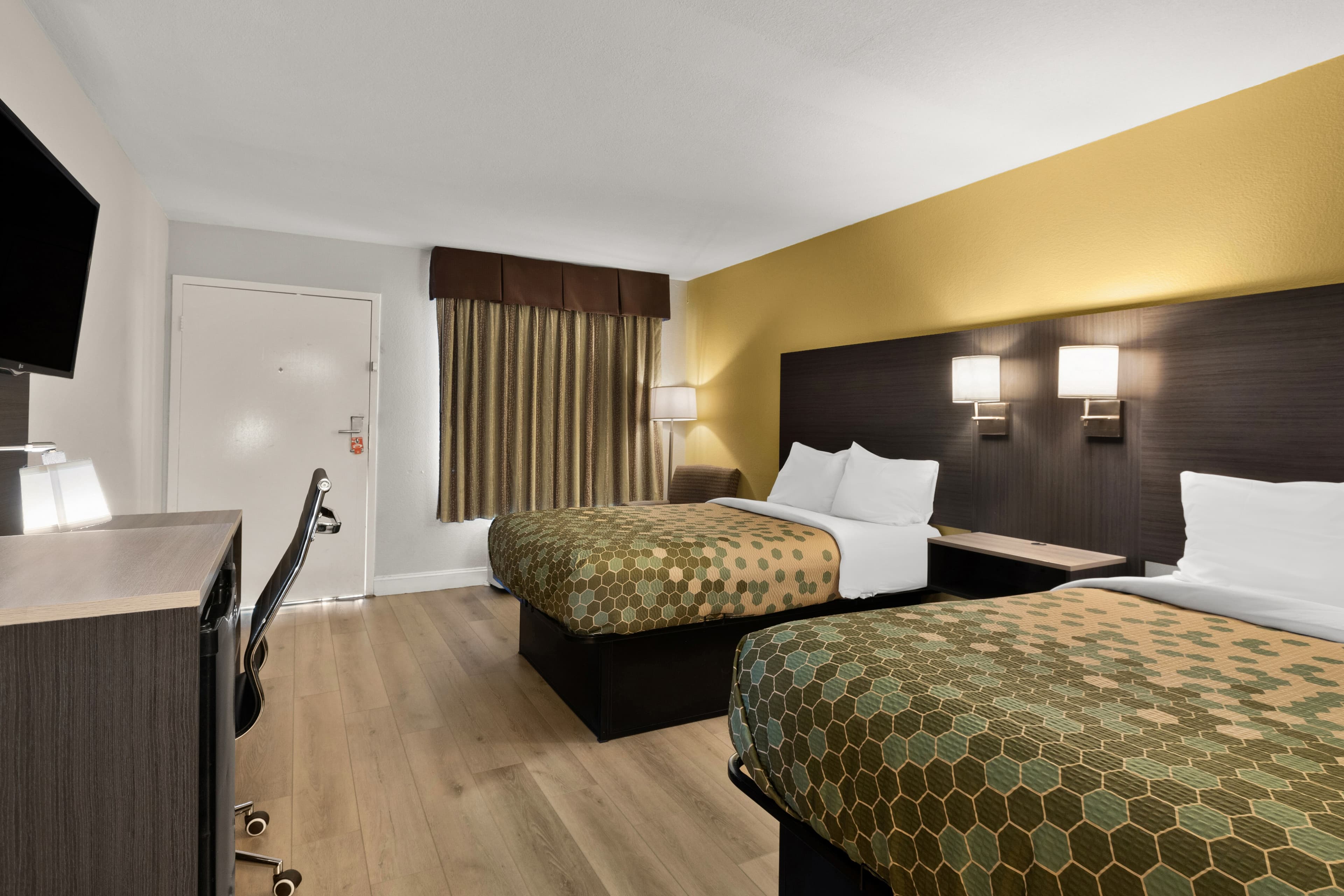 Econo Lodge White Pine Morristown I-81 & I-40 Split — 13
