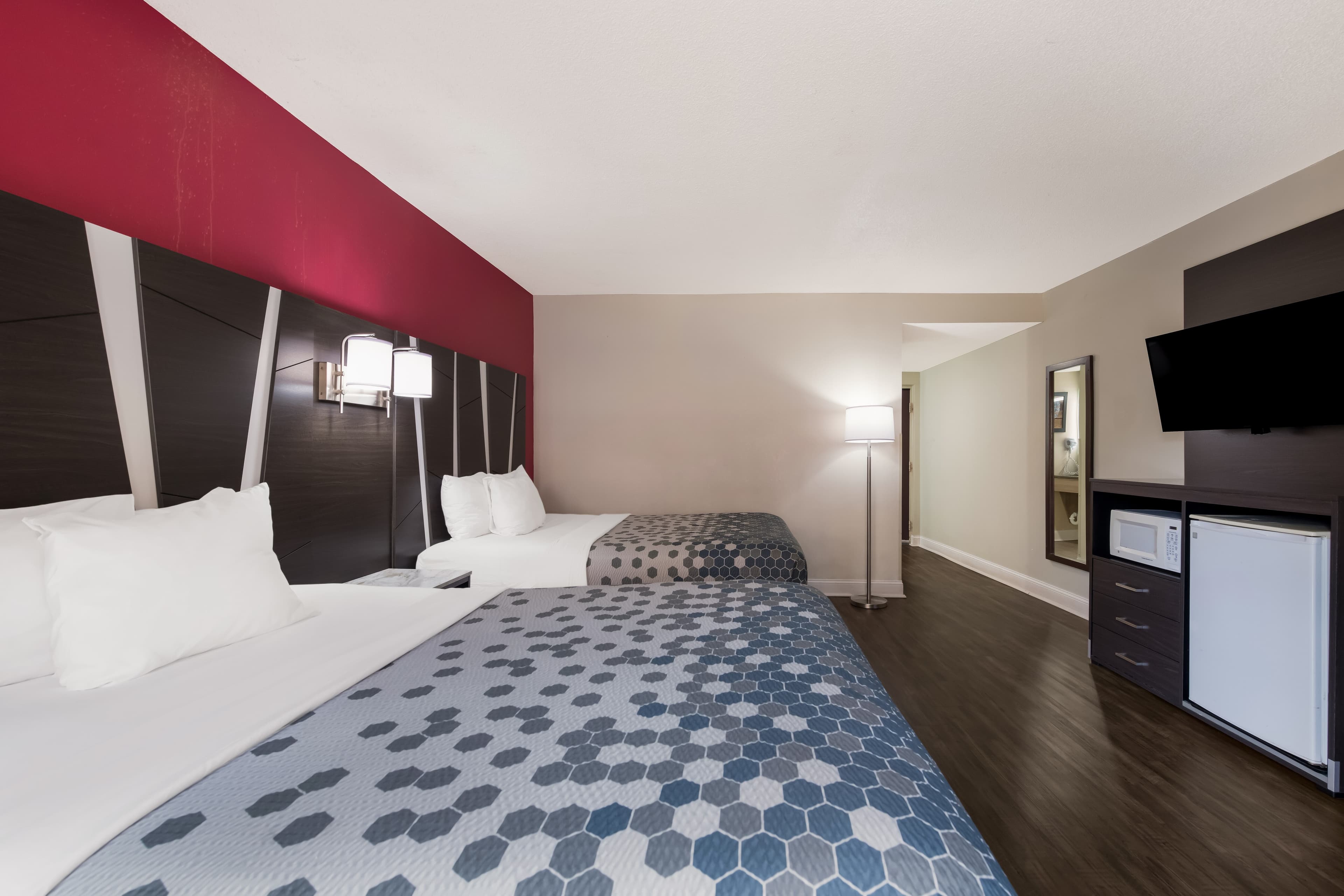 Econo Lodge Inn & Suites on the River — 10