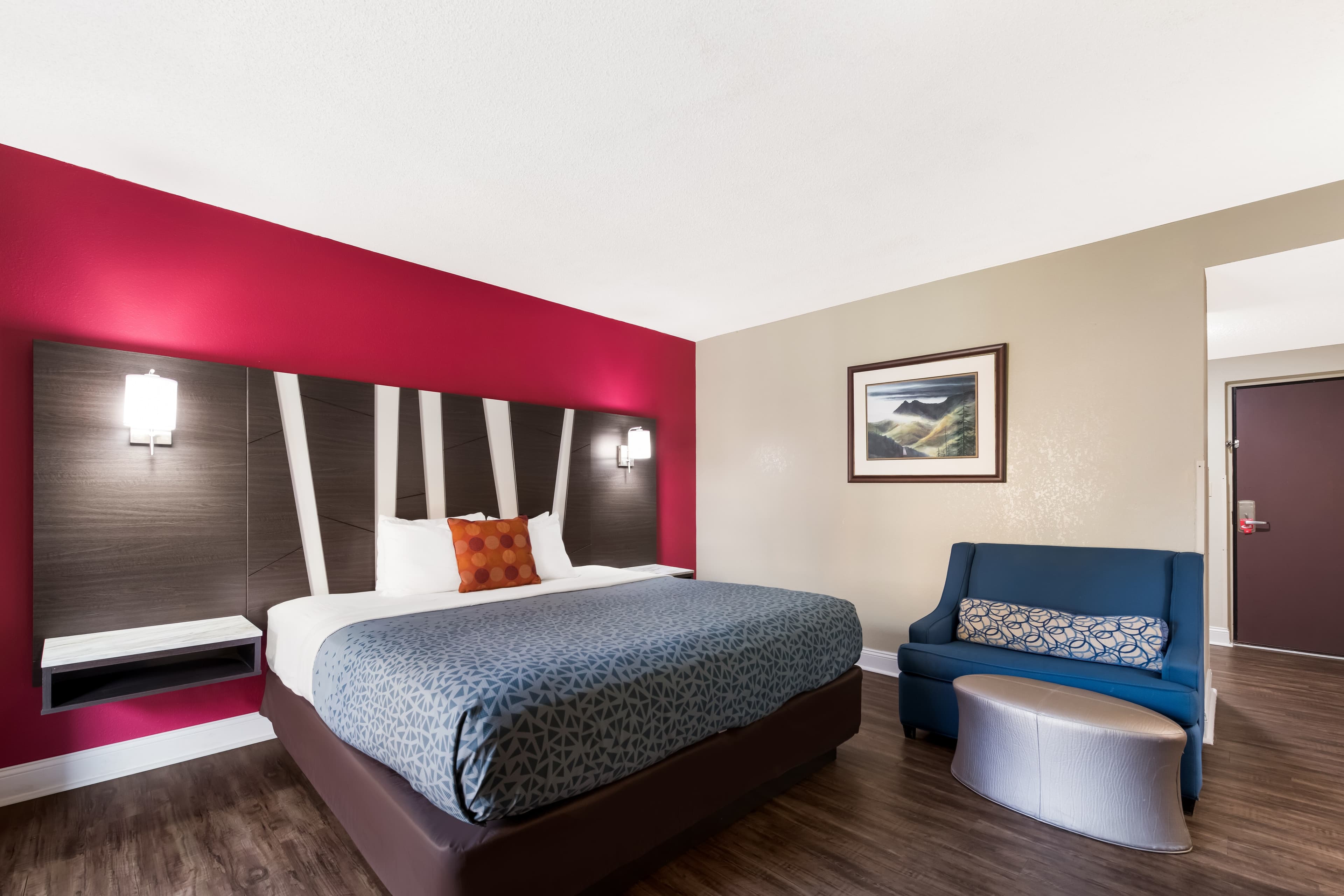 Econo Lodge Inn & Suites on the River — 15