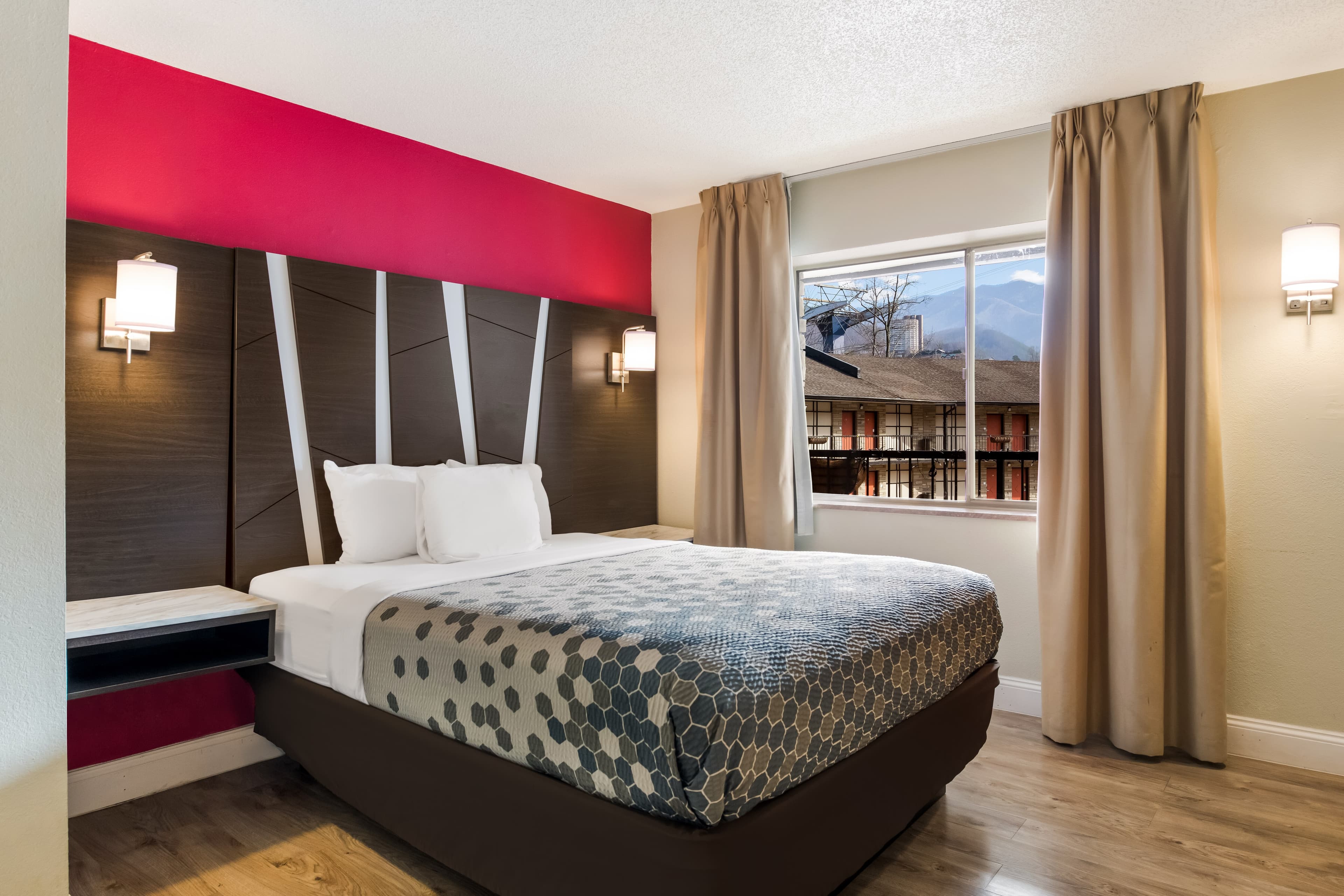 Econo Lodge Inn & Suites on the River — 19