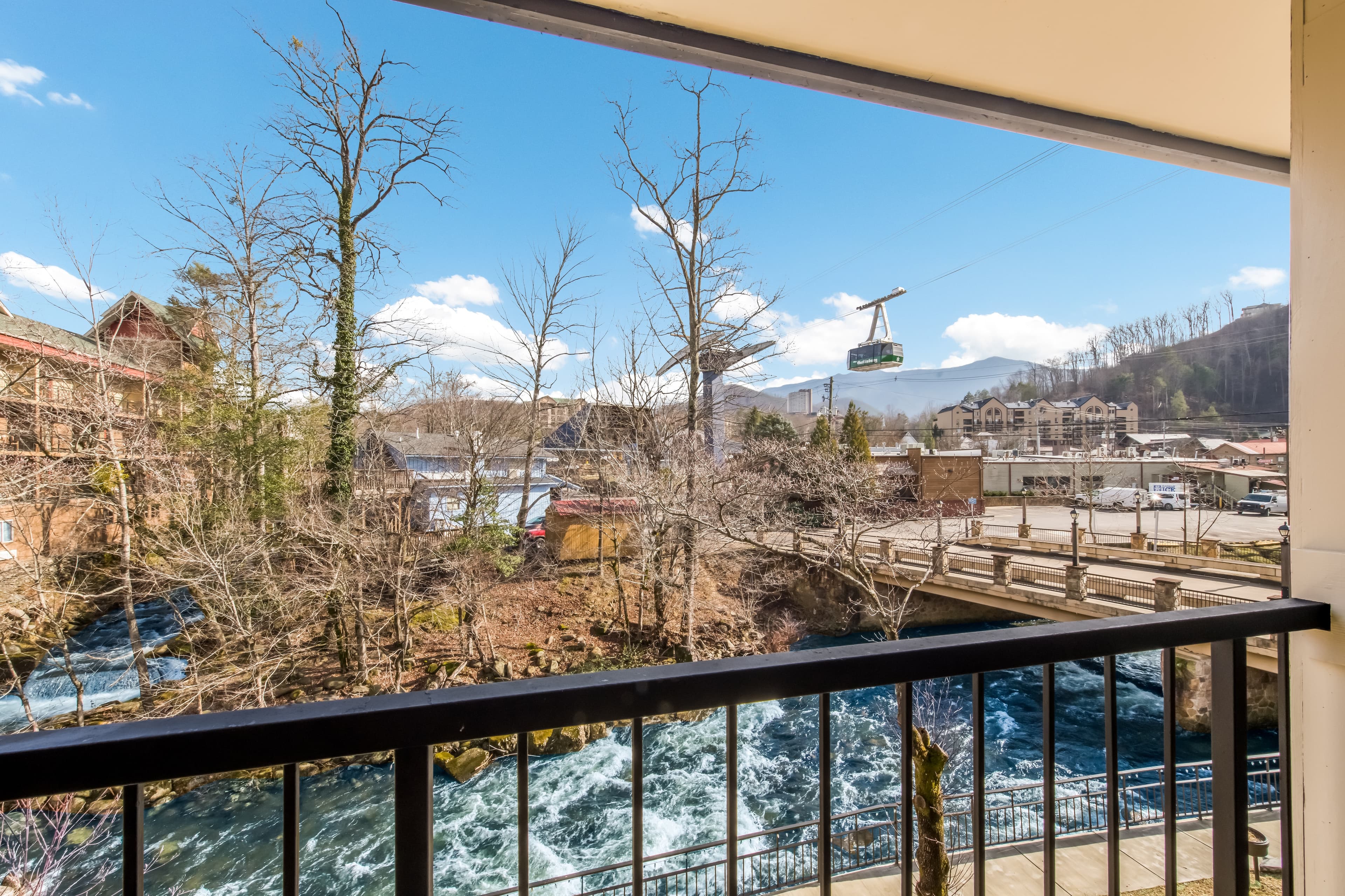 Econo Lodge Inn & Suites on the River — 13