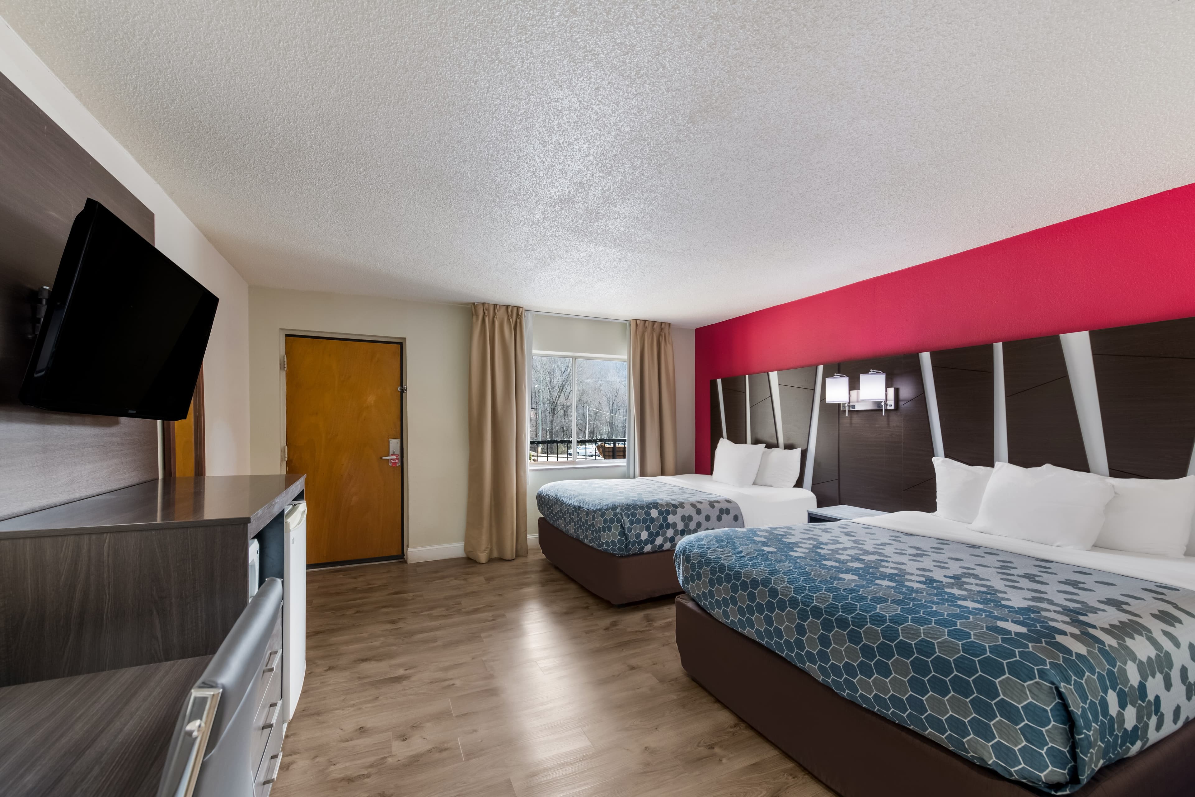 Econo Lodge Inn & Suites on the River — 22