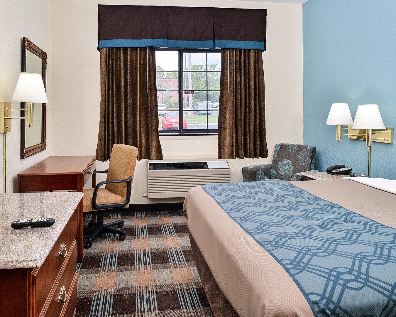 Econo Lodge Inn & Suites Shelbyville - Image 3