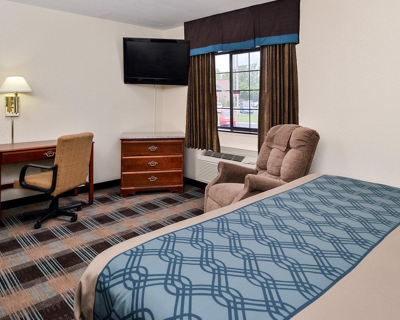 Econo Lodge Inn & Suites Shelbyville — 7