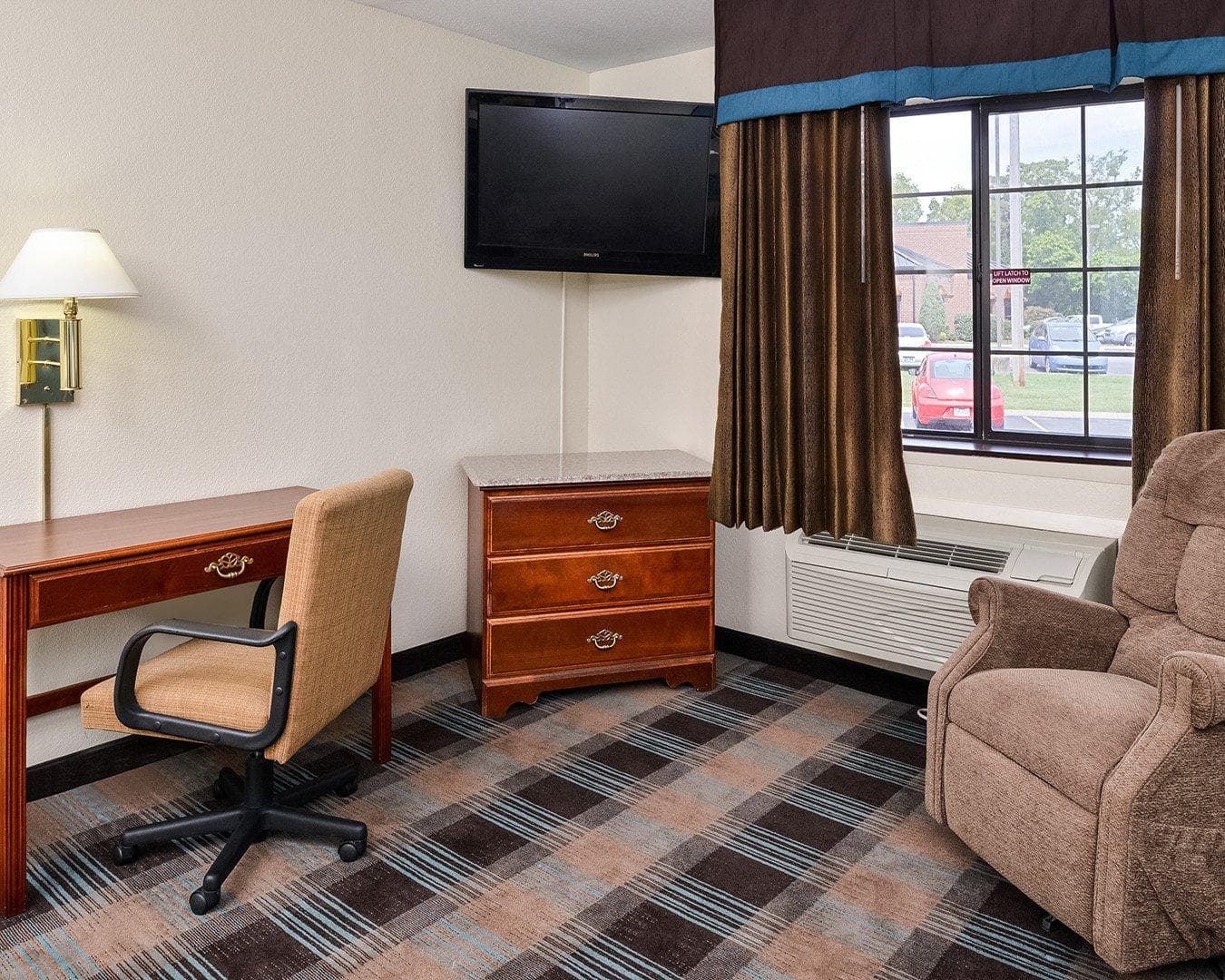 Econo Lodge Inn & Suites Shelbyville - Image 2