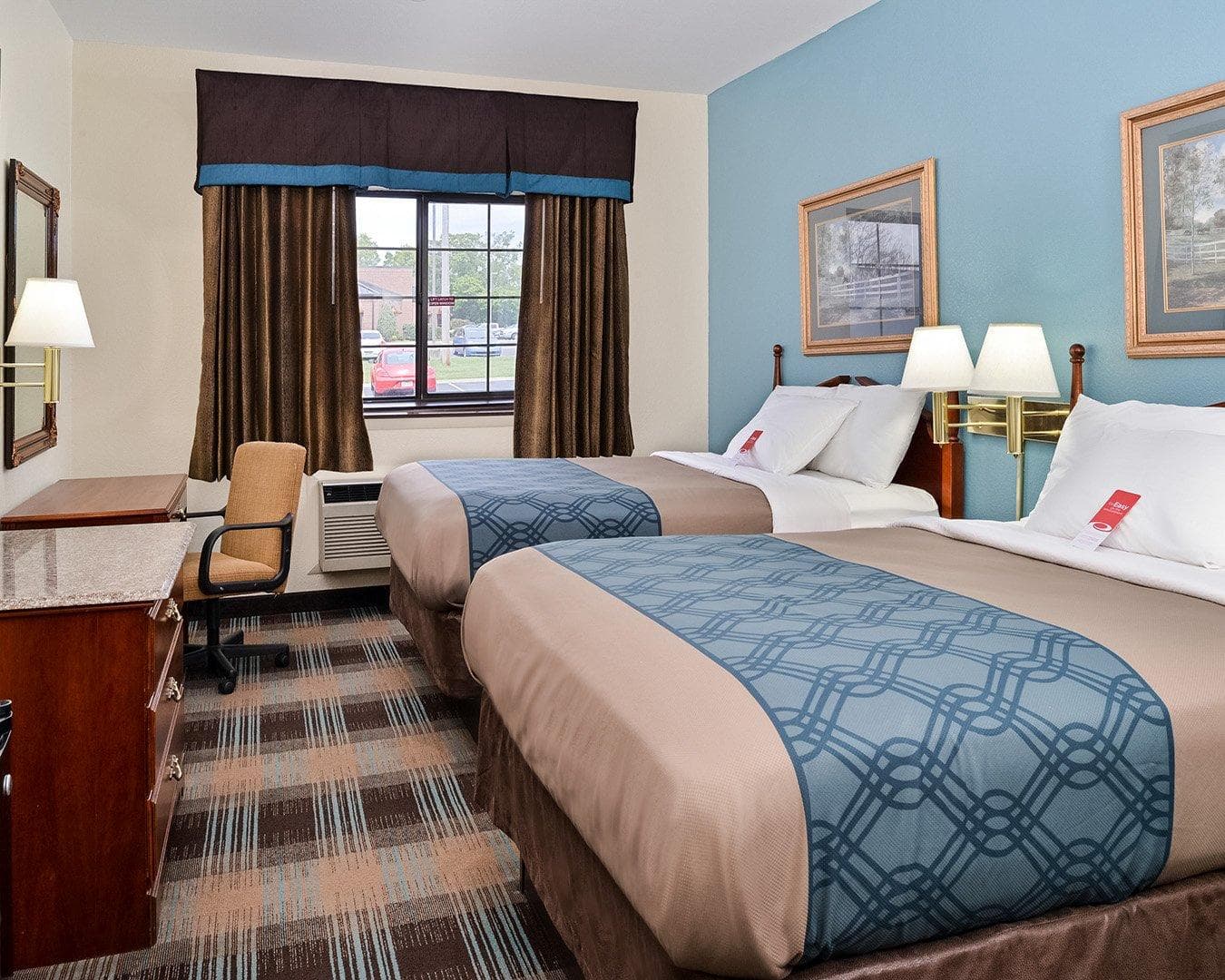 Econo Lodge Inn & Suites Shelbyville - Image 4
