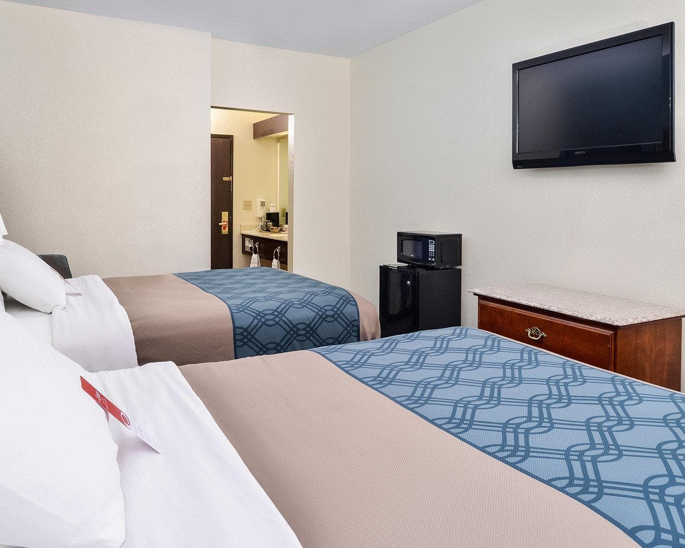 Econo Lodge Inn & Suites Shelbyville — 6