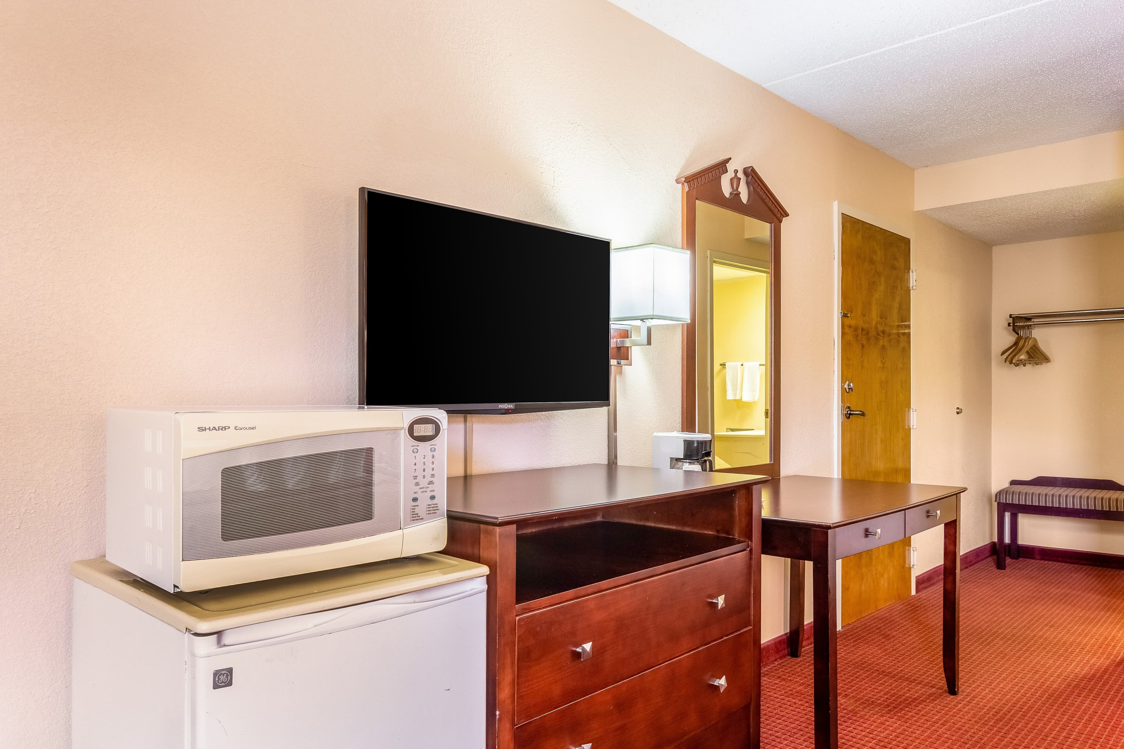 Econo Lodge Rocky Top - Image 3