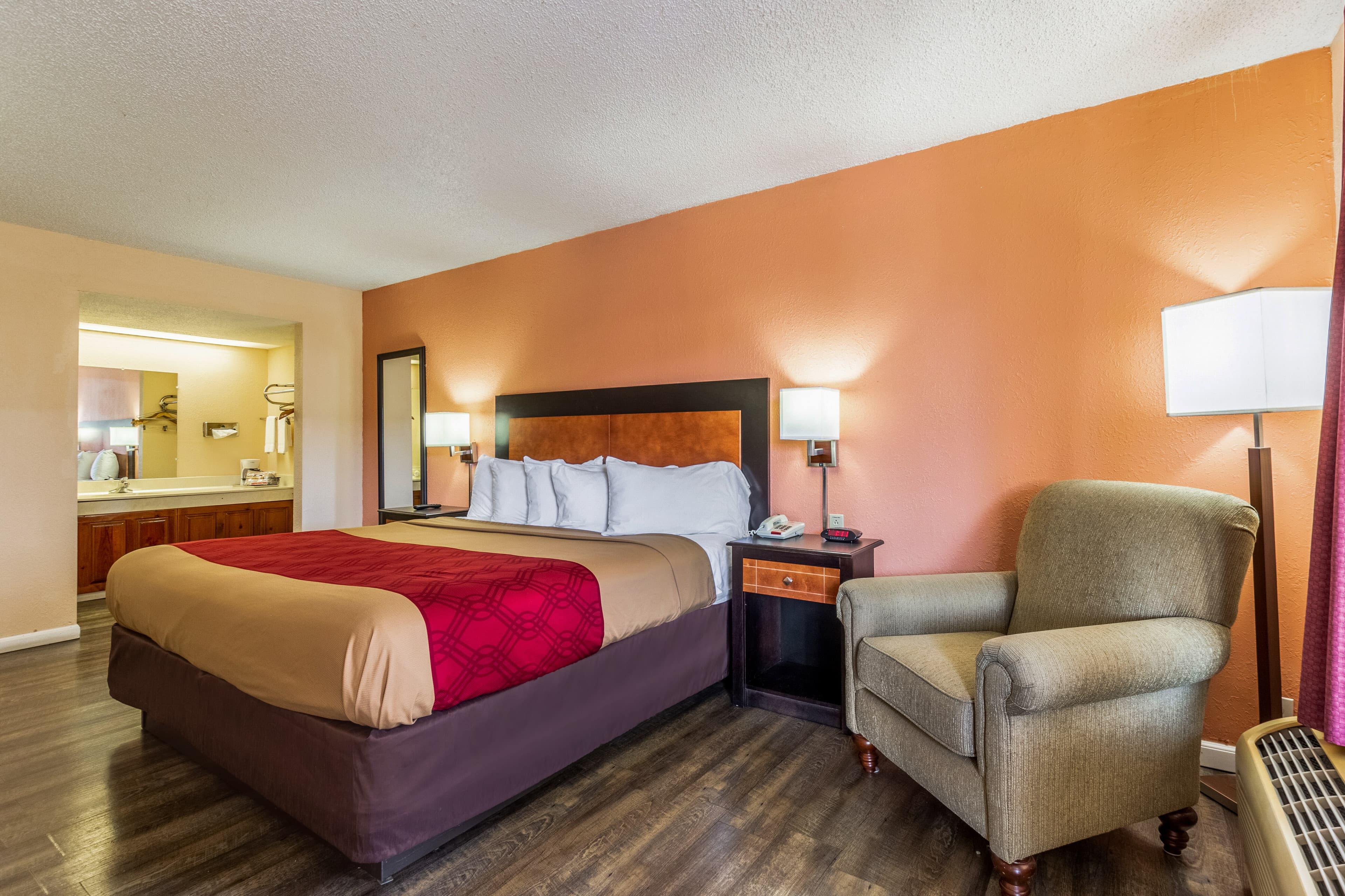 Econo Lodge Rocky Top — 6