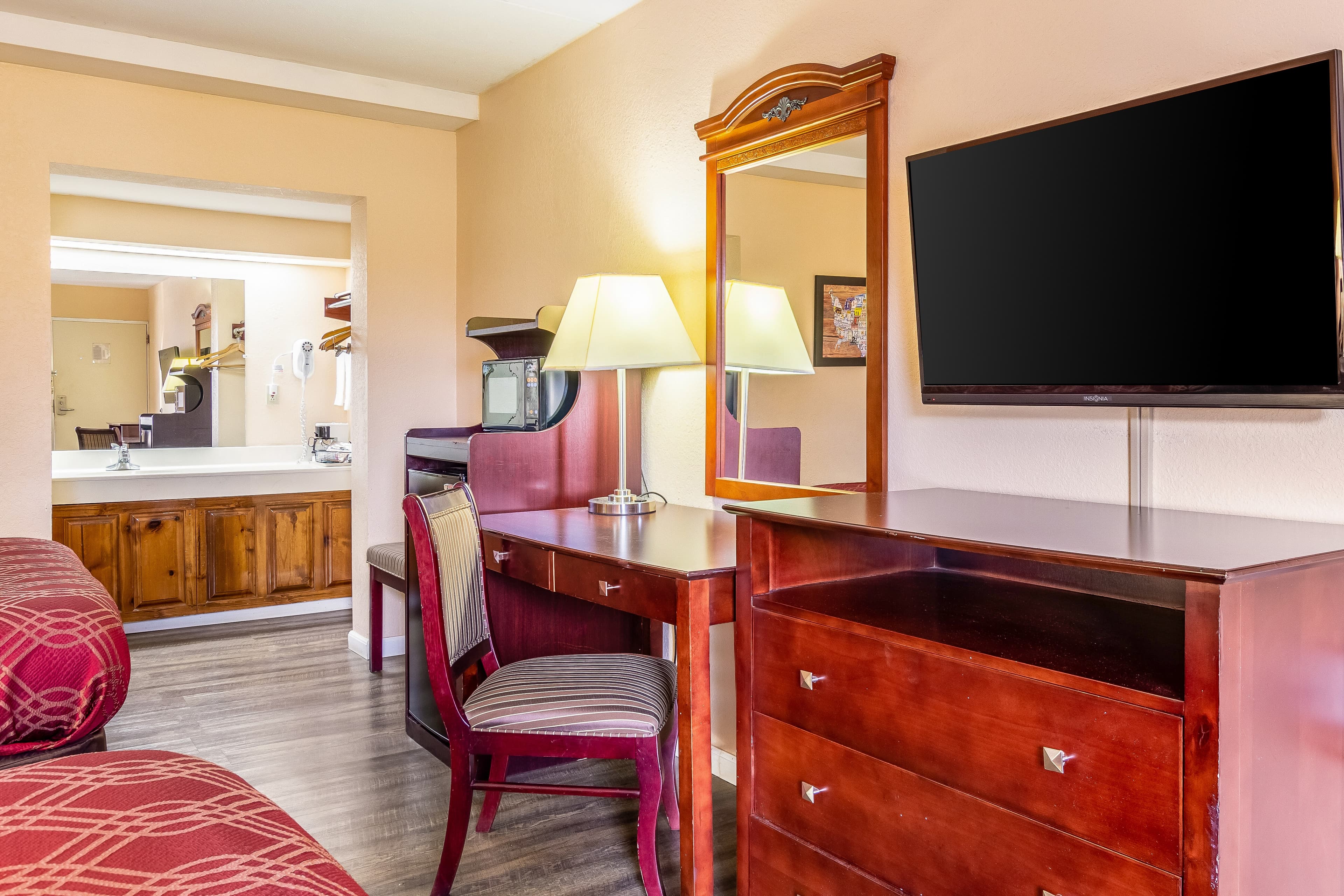 Econo Lodge Rocky Top — 10