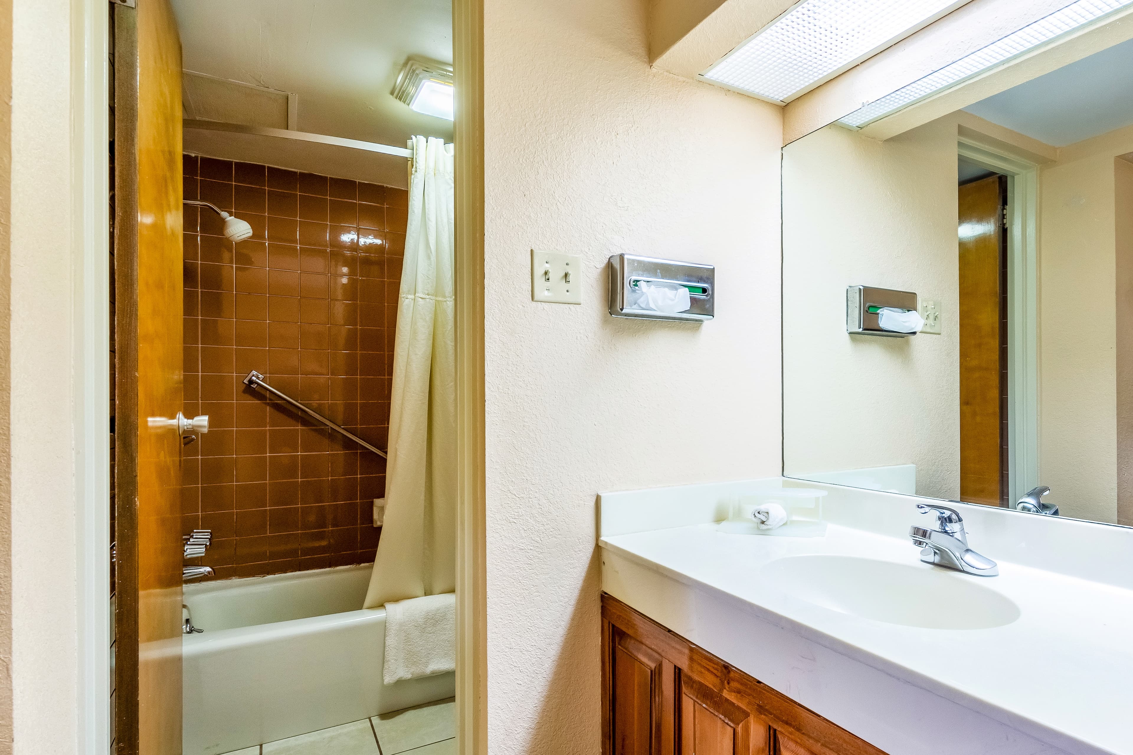 Econo Lodge Rocky Top — 11