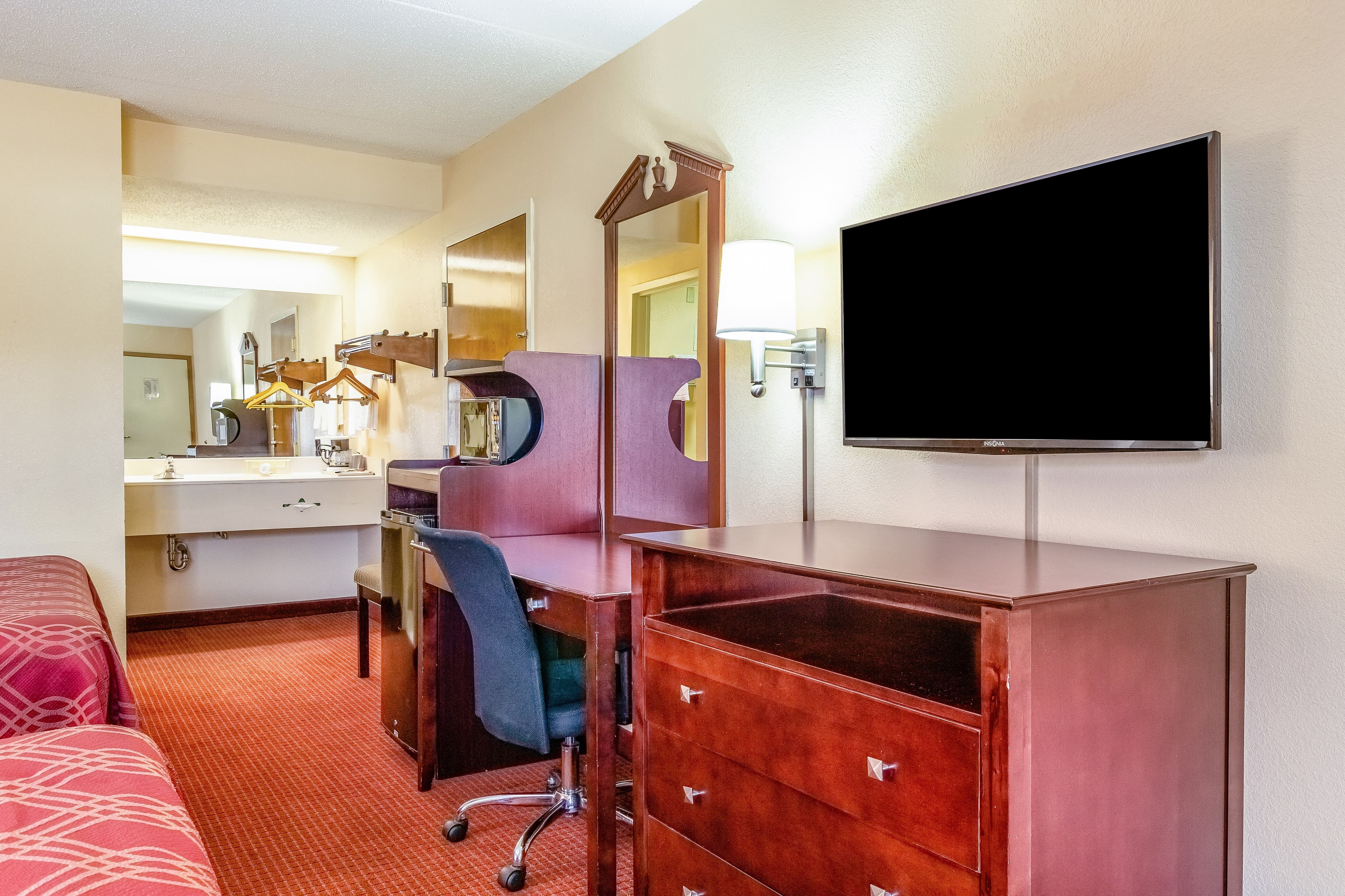 Econo Lodge Rocky Top — 13