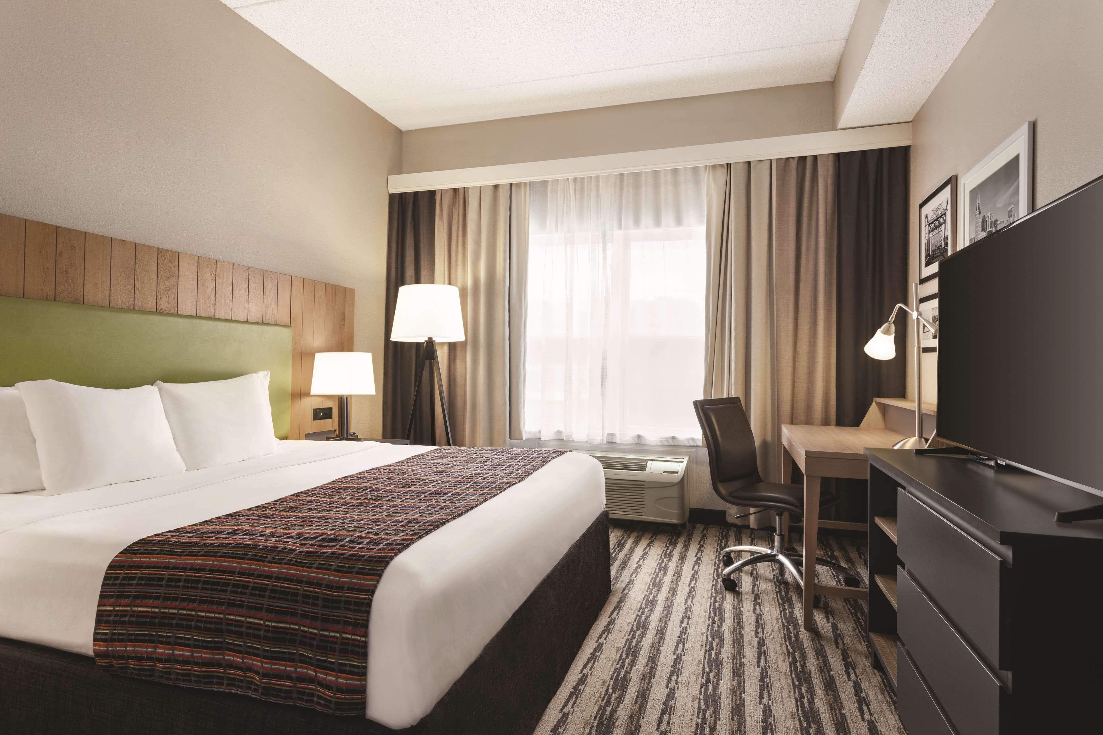 Country Inn & Suites by Radisson, Nashville Airport East, TN - Image 2