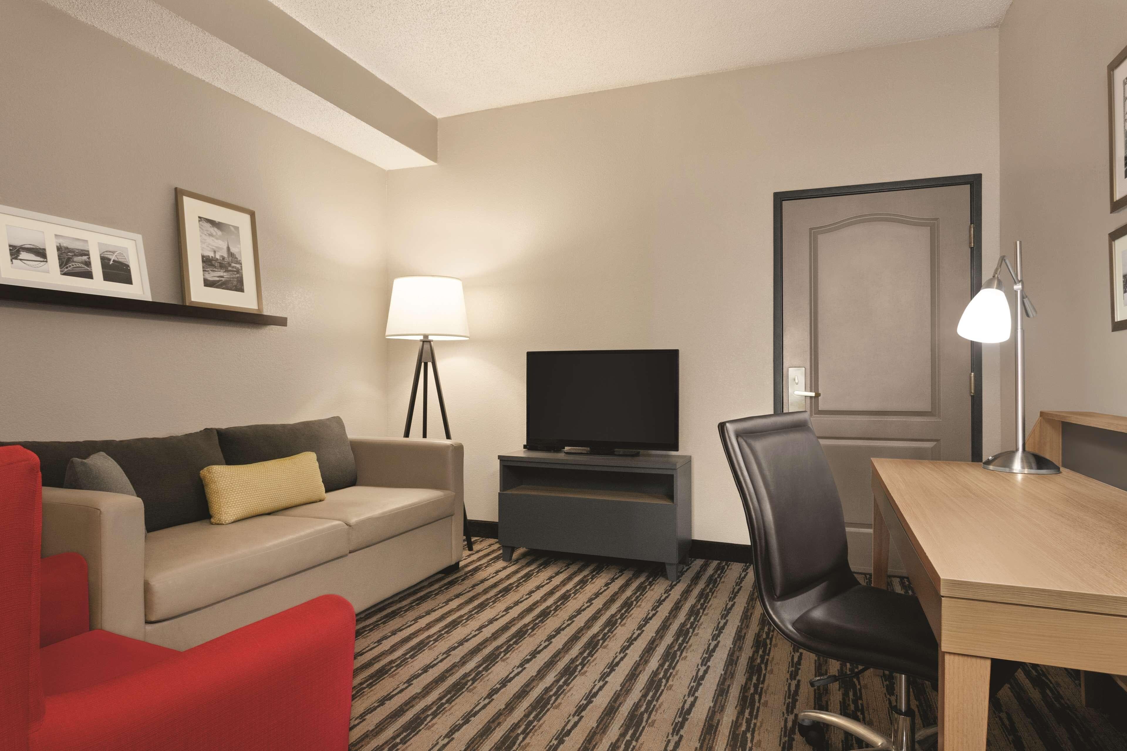 Country Inn & Suites by Radisson, Nashville Airport East, TN - Image 4