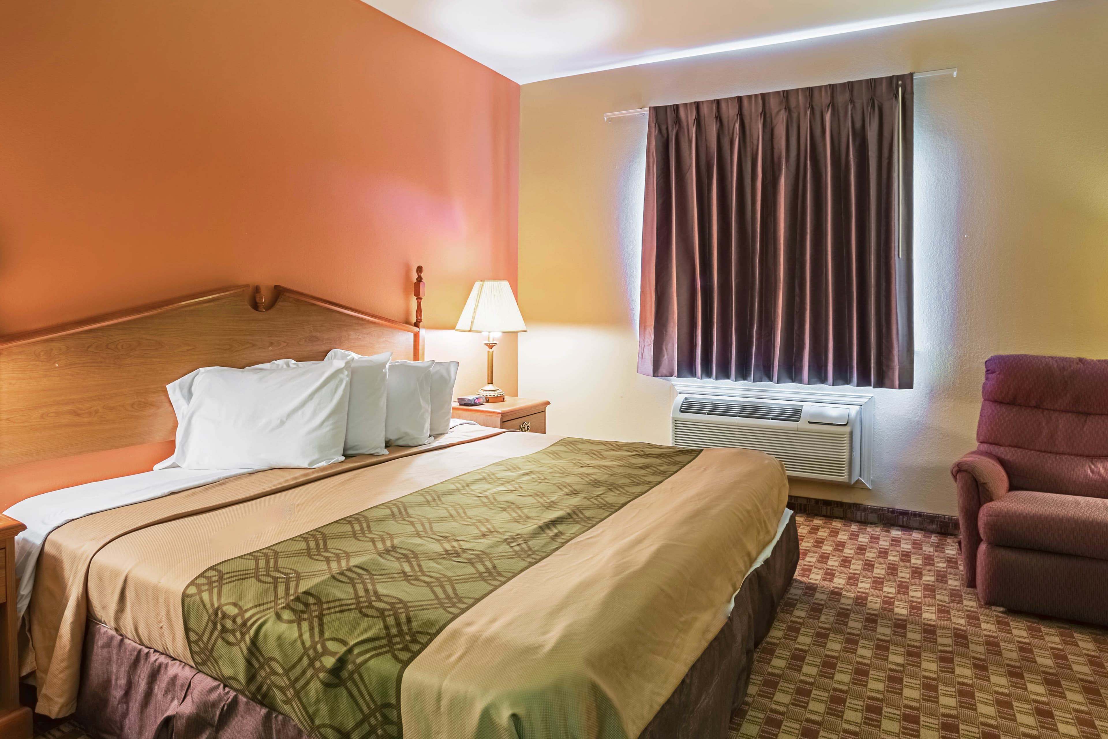 Econo Lodge Inn & Suites Ripley — 16