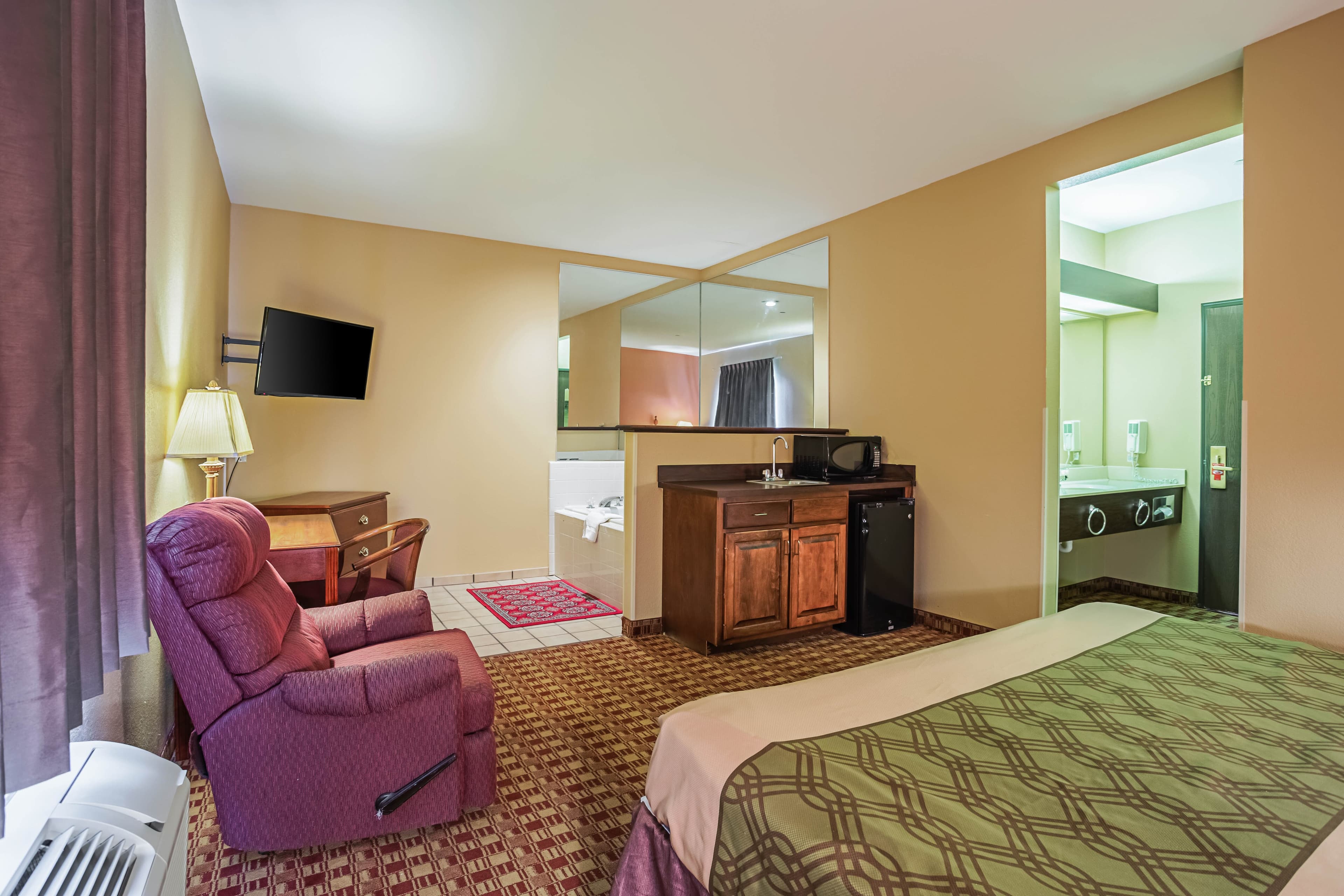 Econo Lodge Inn & Suites Ripley — 18