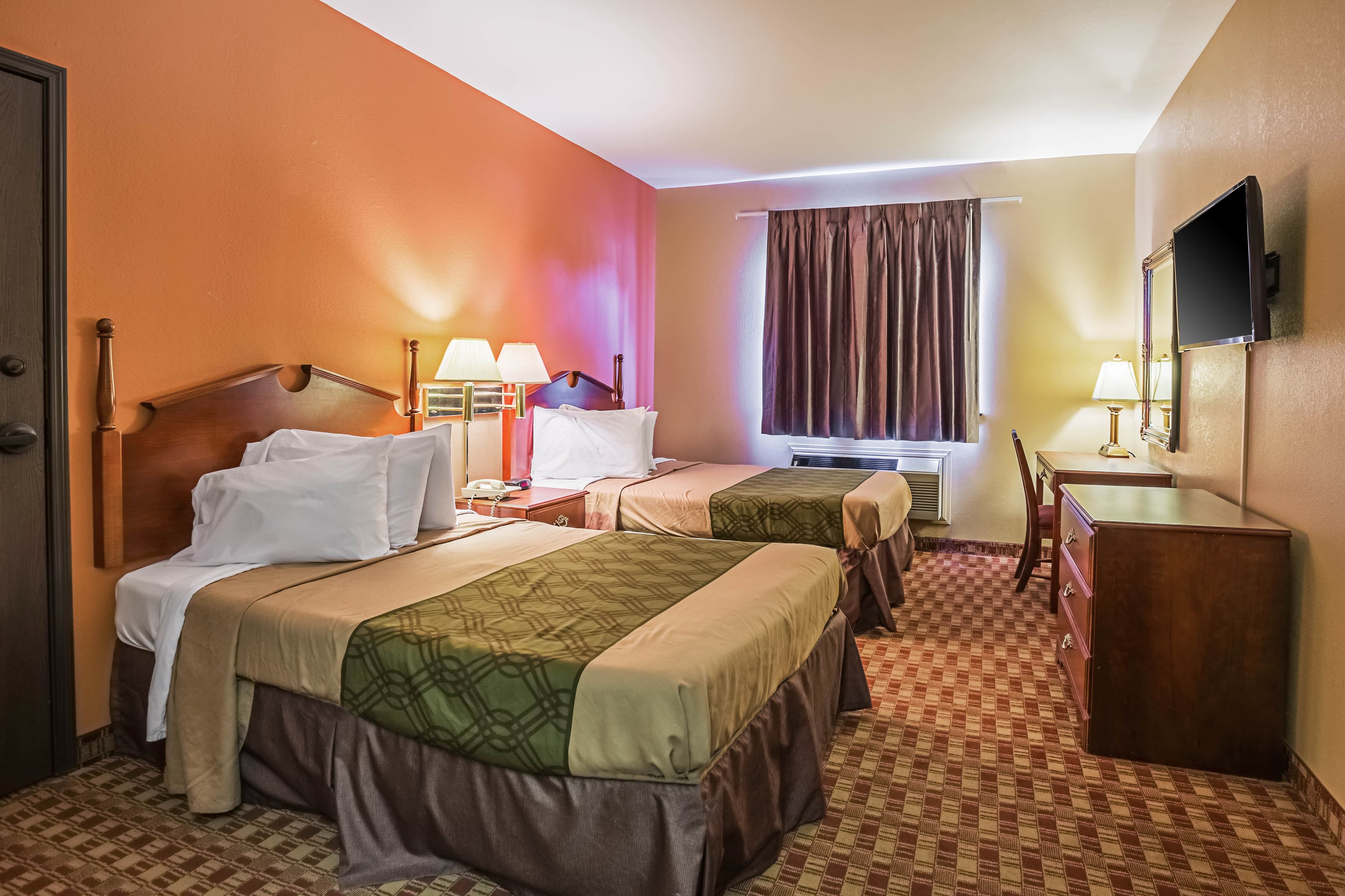 Econo Lodge Inn & Suites Ripley - Image 2