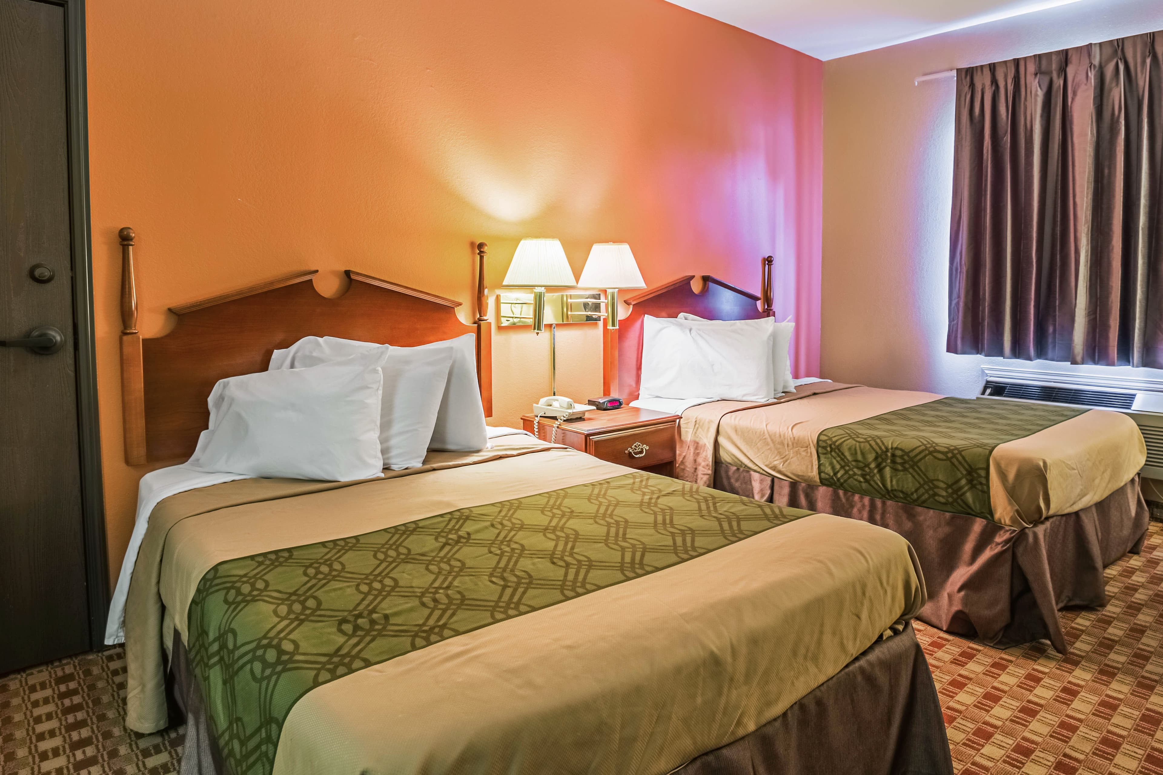 Econo Lodge Inn & Suites Ripley - Image 3