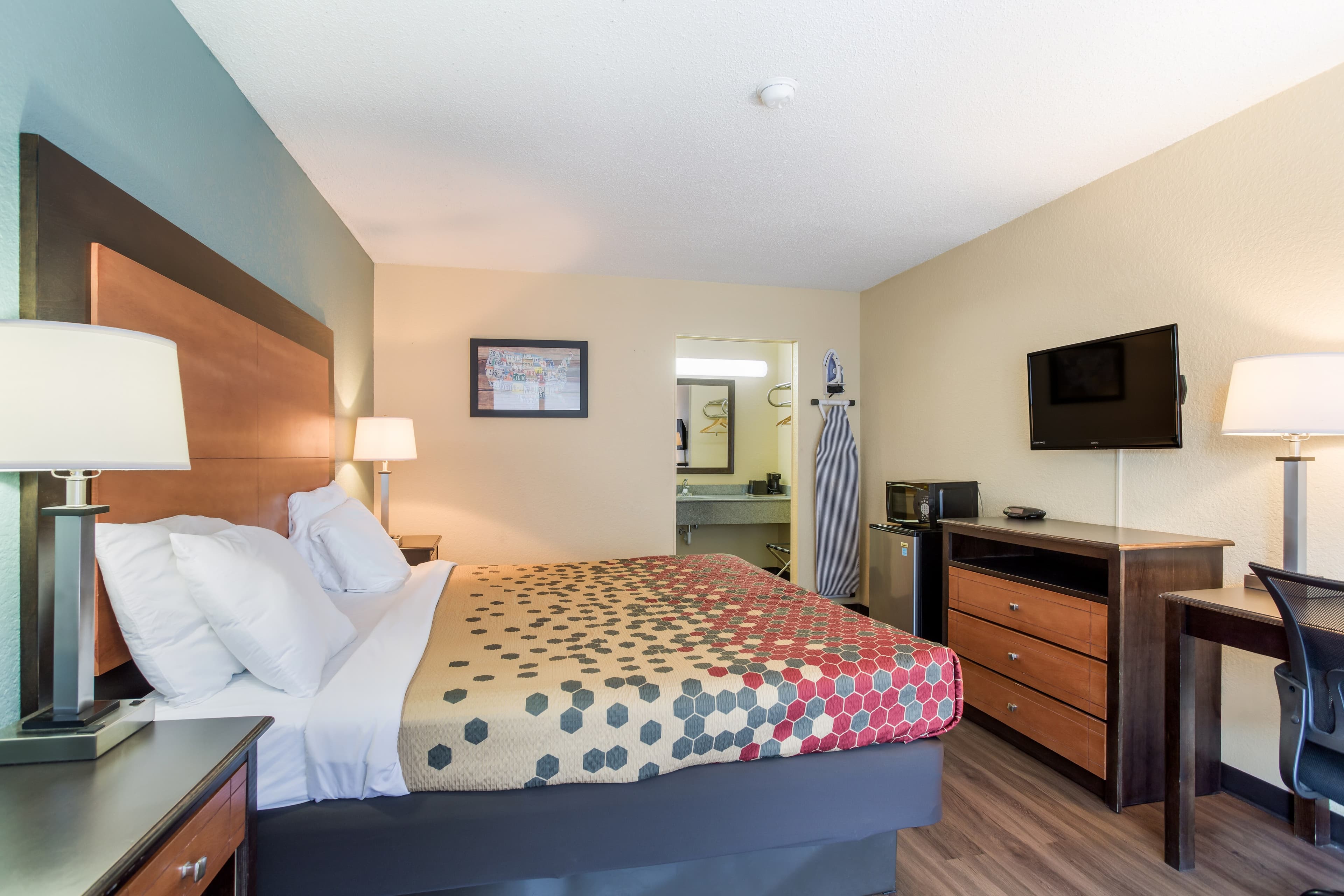 Econo Lodge Gallatin - Metro Nashville — 8