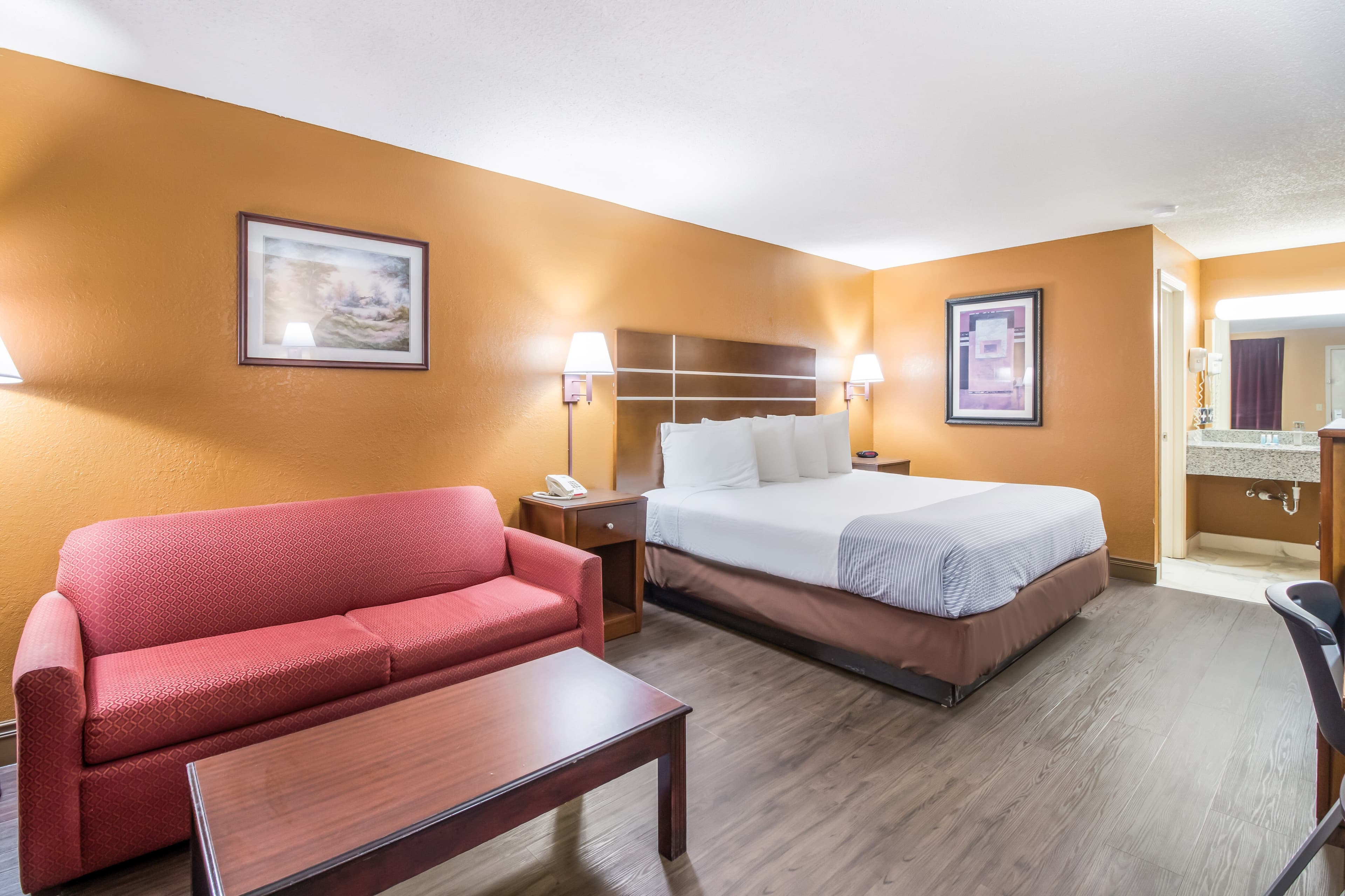 Econo Lodge Selmer — 12