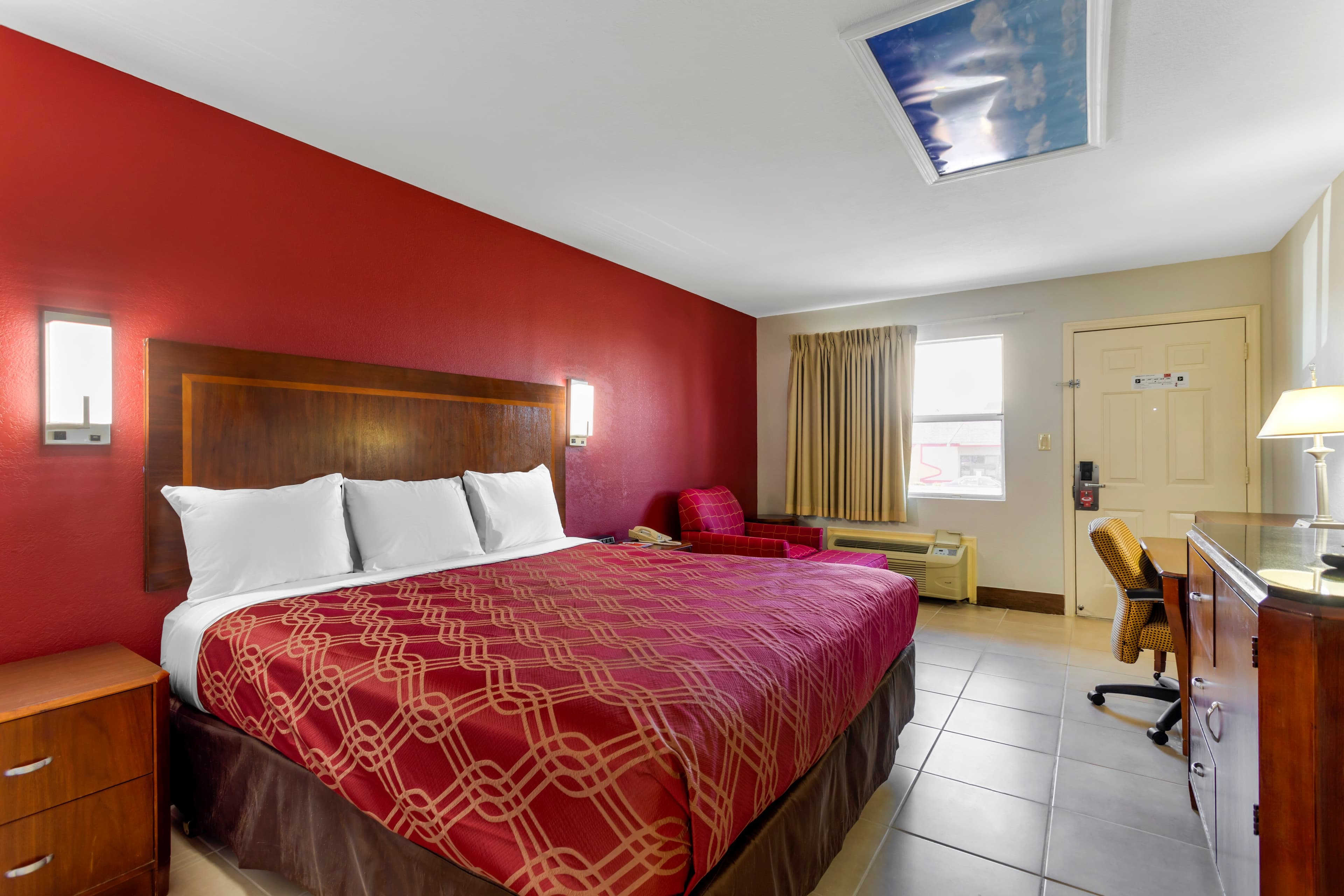 Econo Lodge Athens I-75 - Image 2