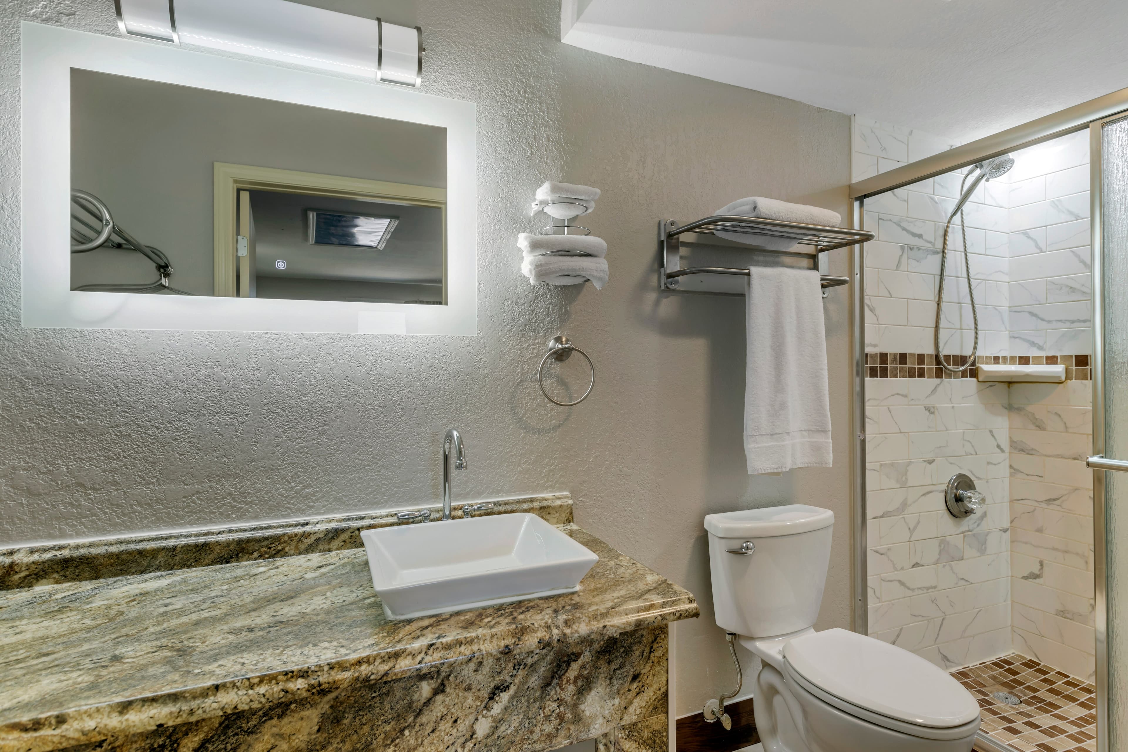 Econo Lodge Athens I-75 — 8