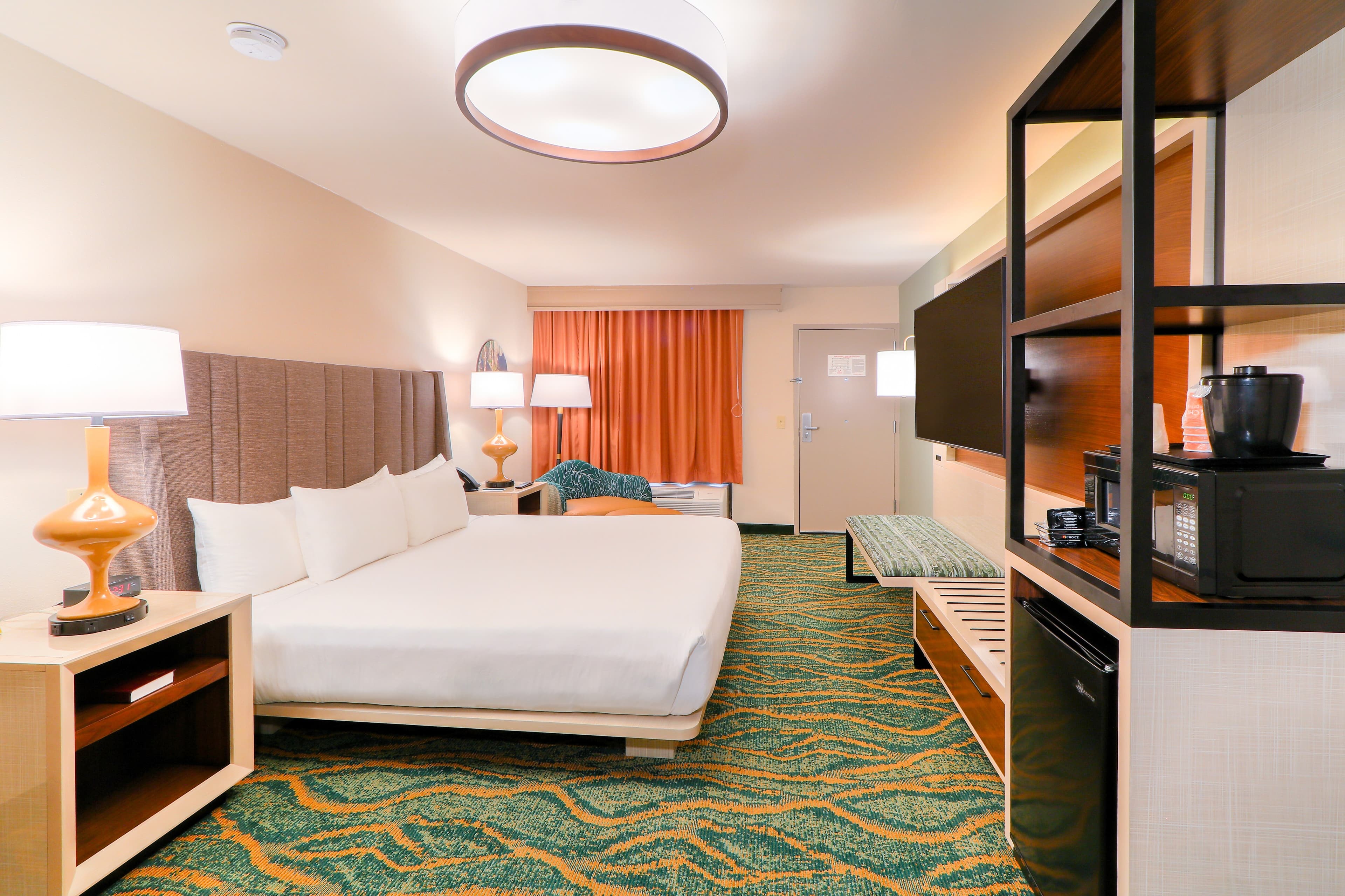 Quality Inn Near the Island Pigeon Forge - Image 3