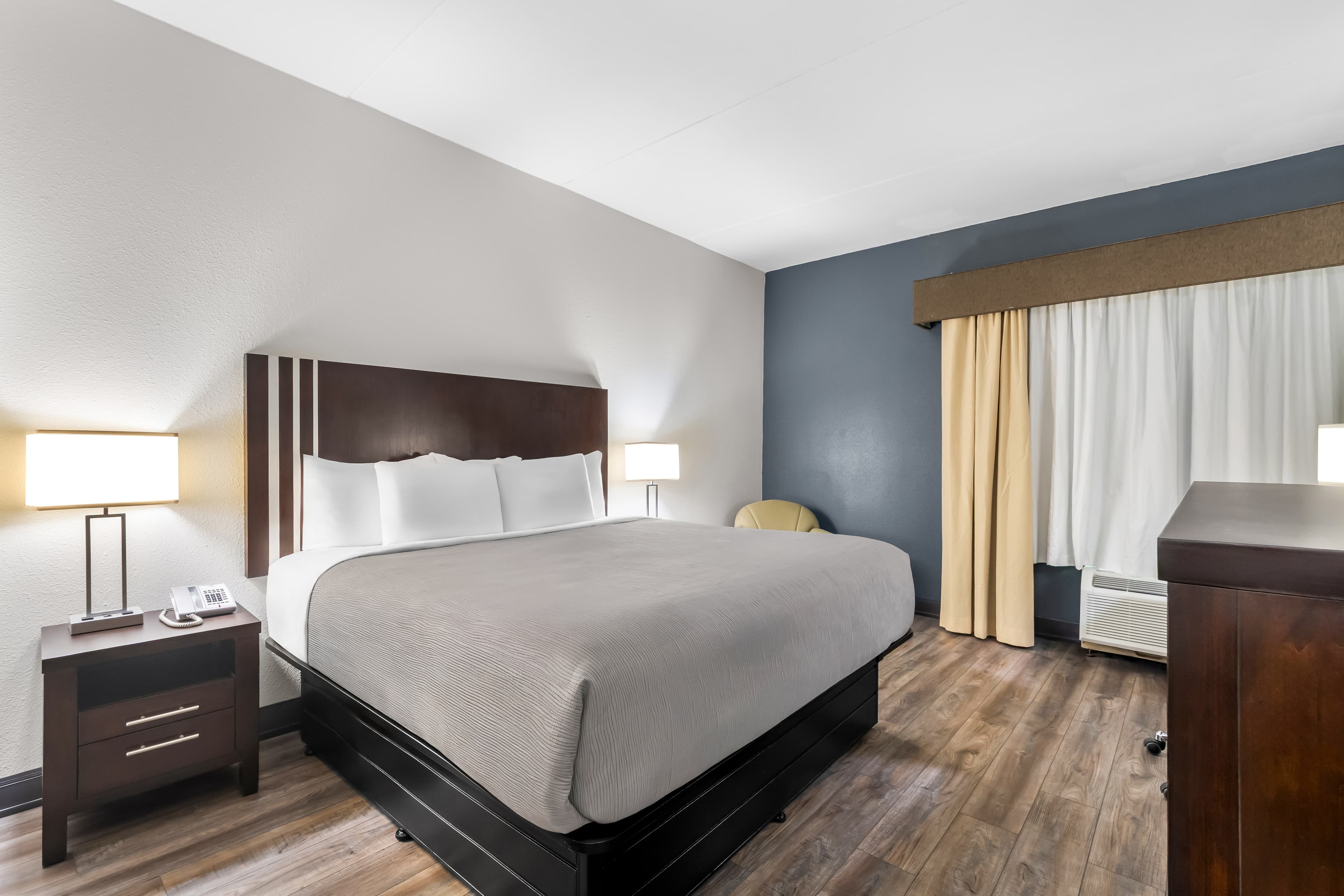 Quality Inn Chattanooga Hamilton Place - Image 2