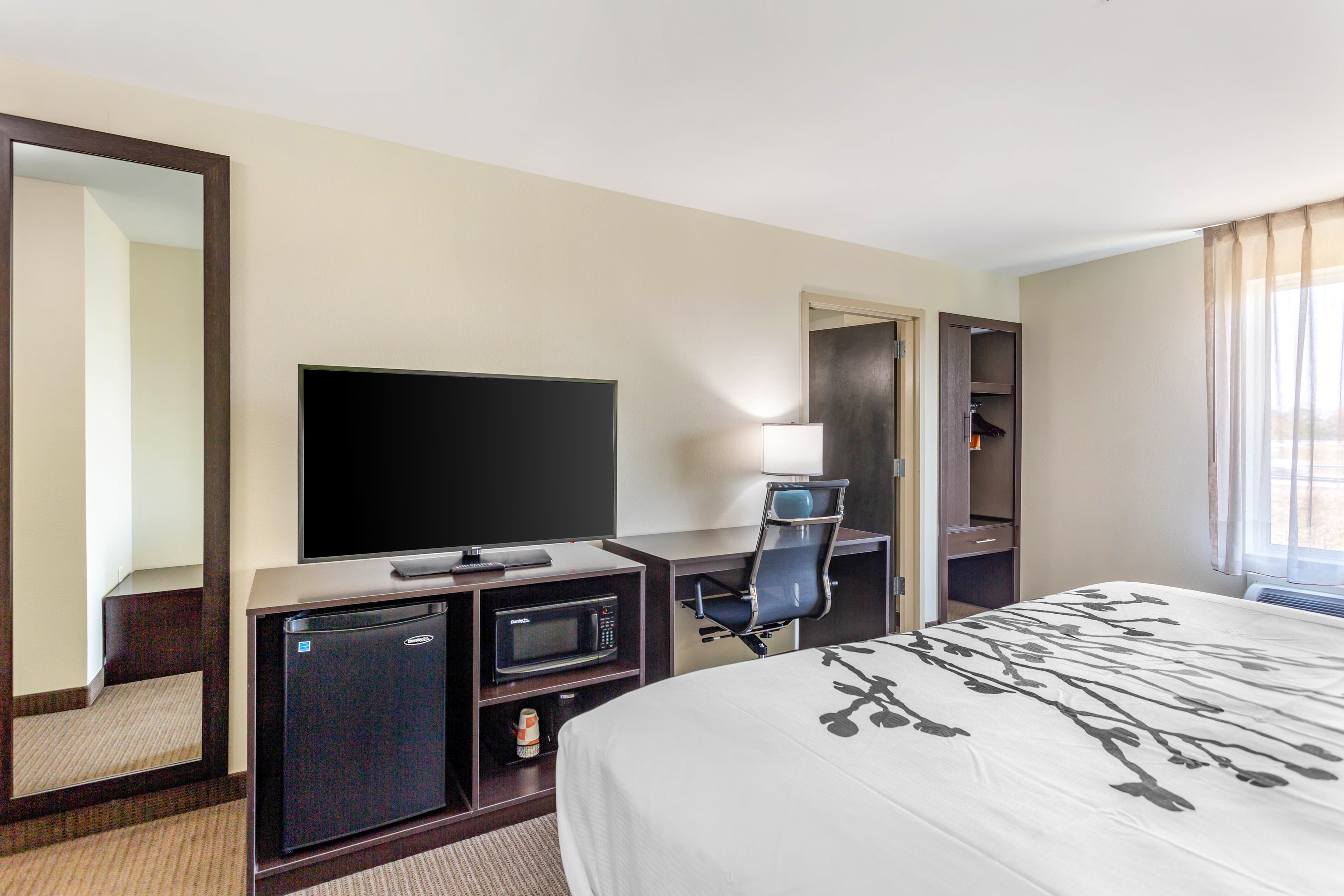 Sleep Inn & Suites Gallatin - Nashville Metro — 10