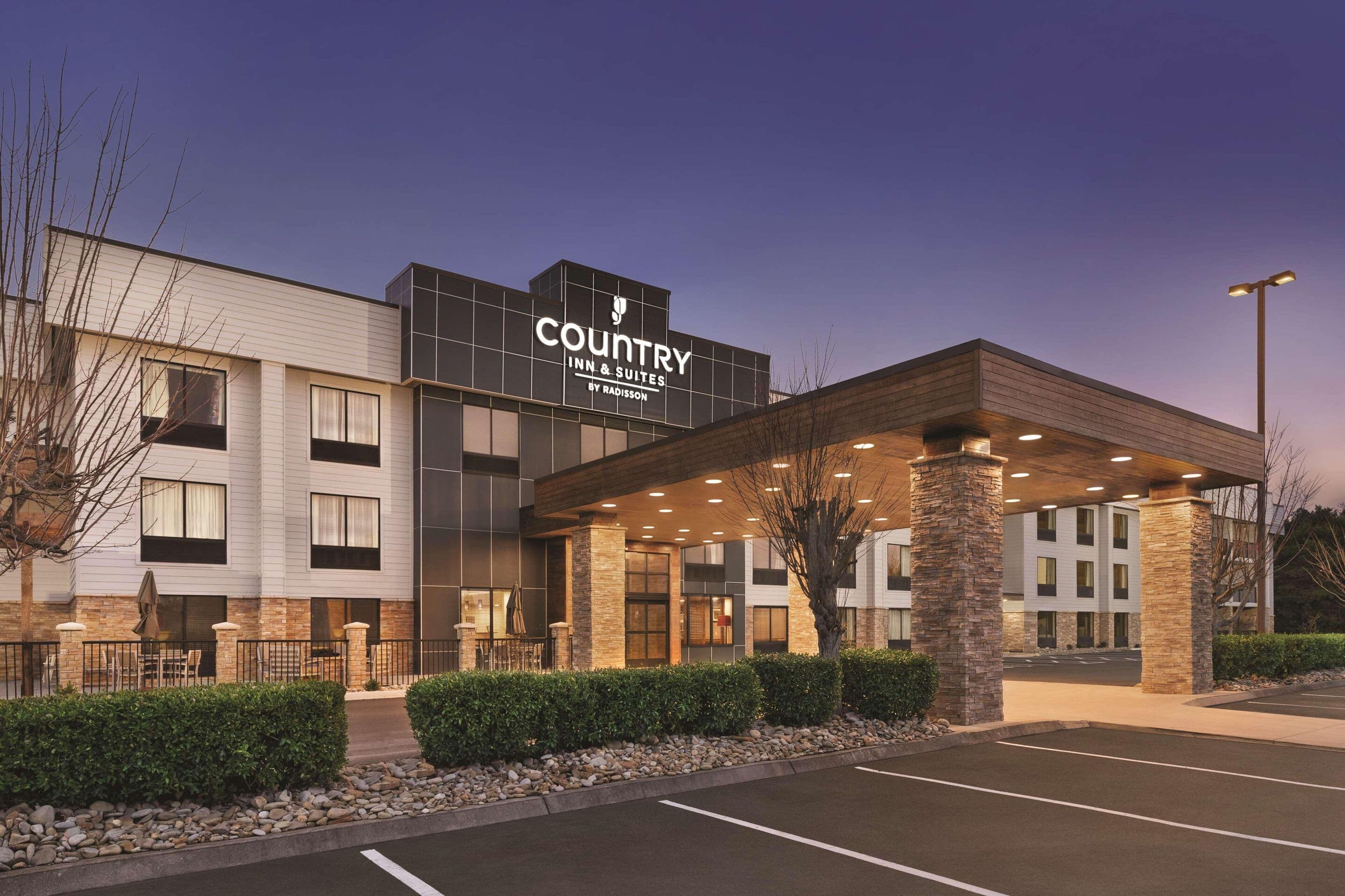 Country Inn & Suites by Radisson, Sevierville-Kodak, TN - Image 1