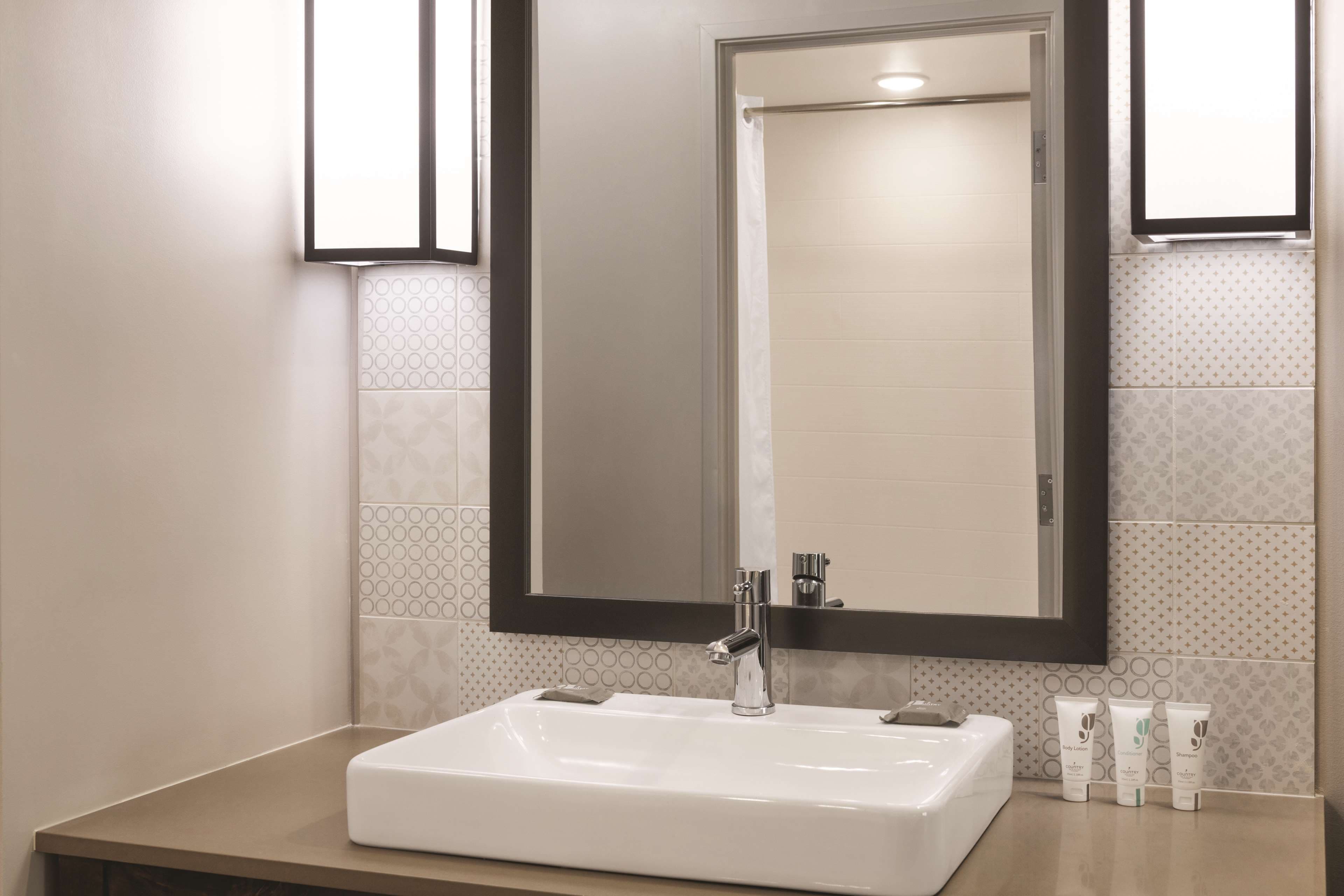 Country Inn & Suites by Radisson, Sevierville-Kodak, TN - Image 4