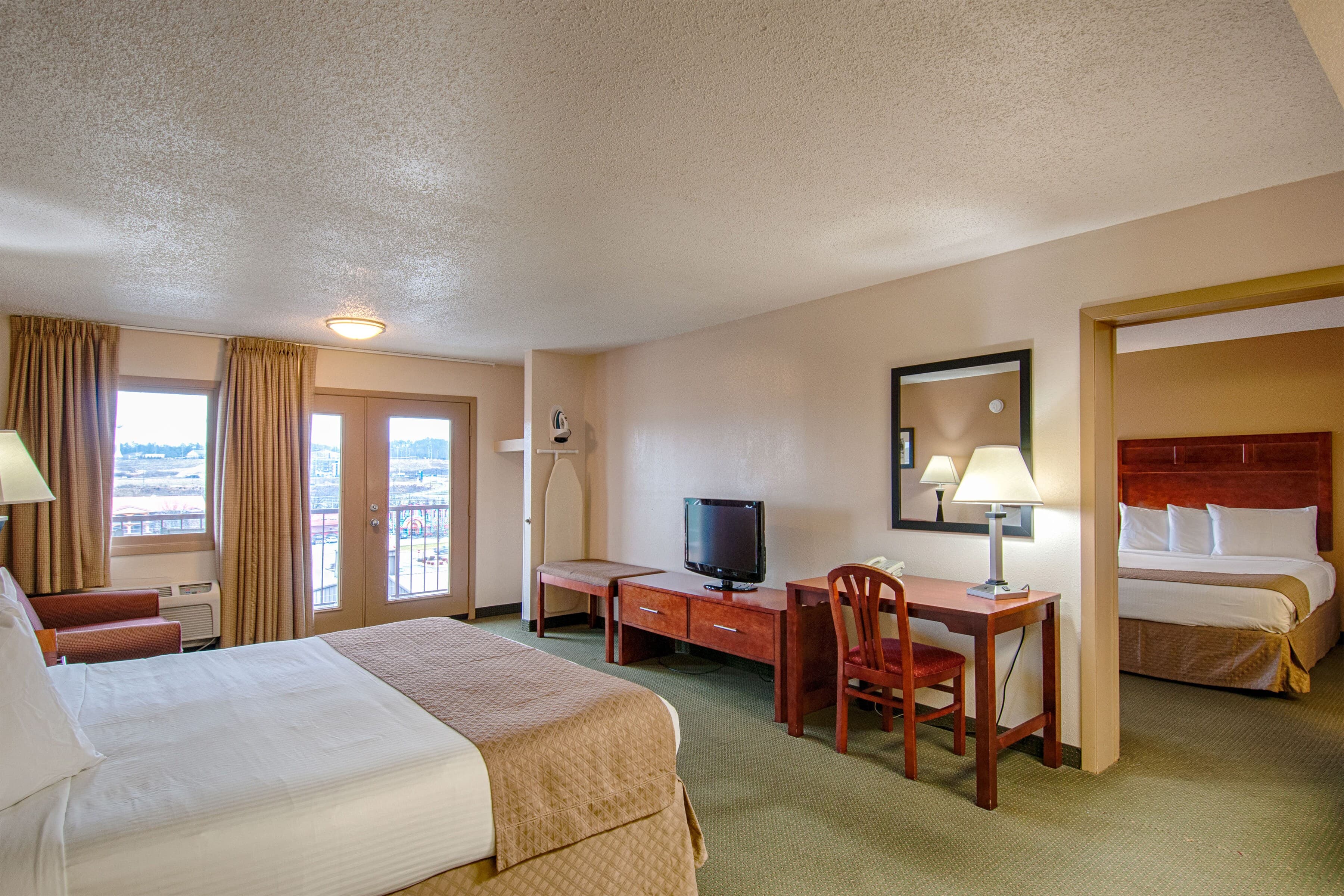 Park Tower Inn - Image 2