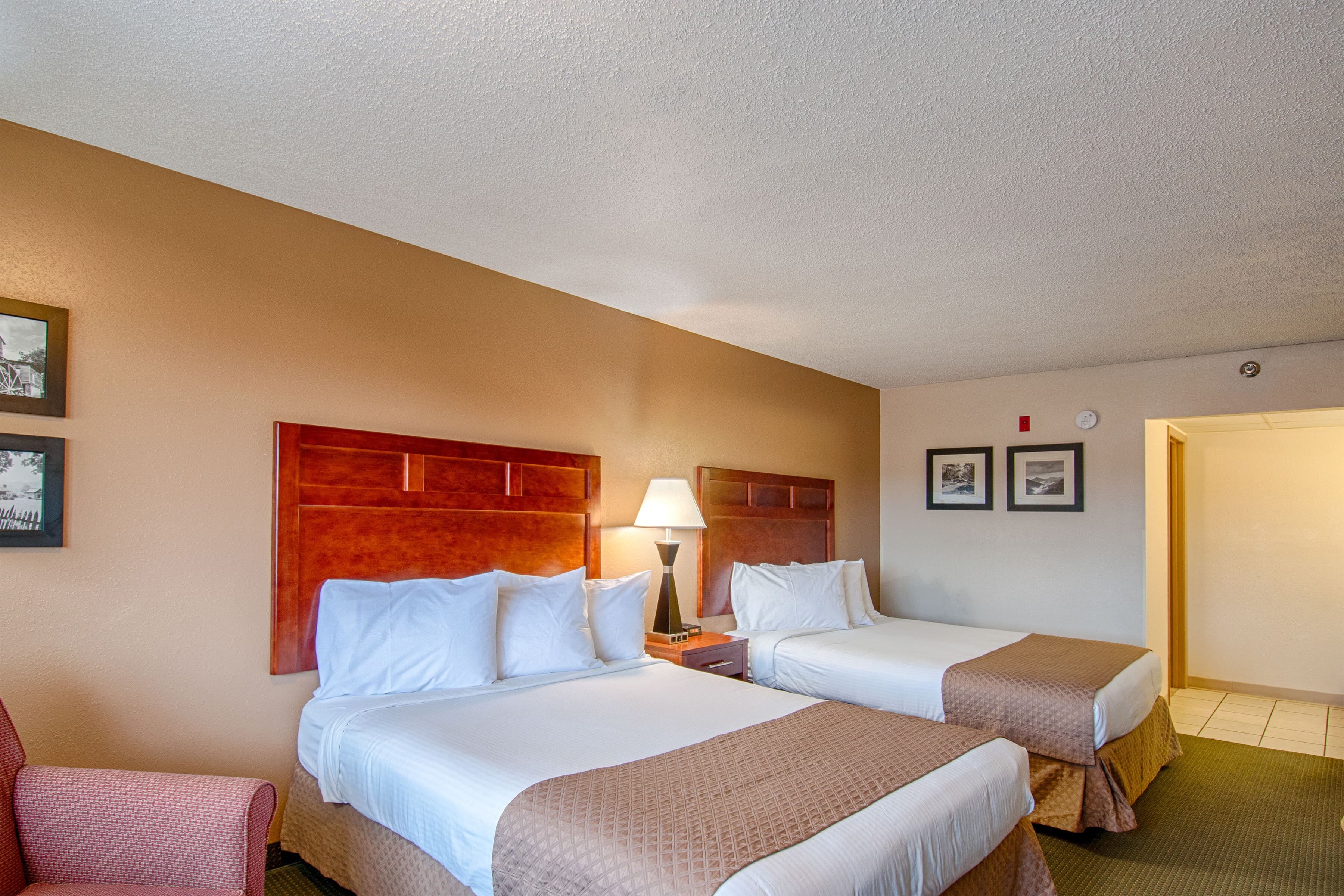 Park Tower Inn - Image 3
