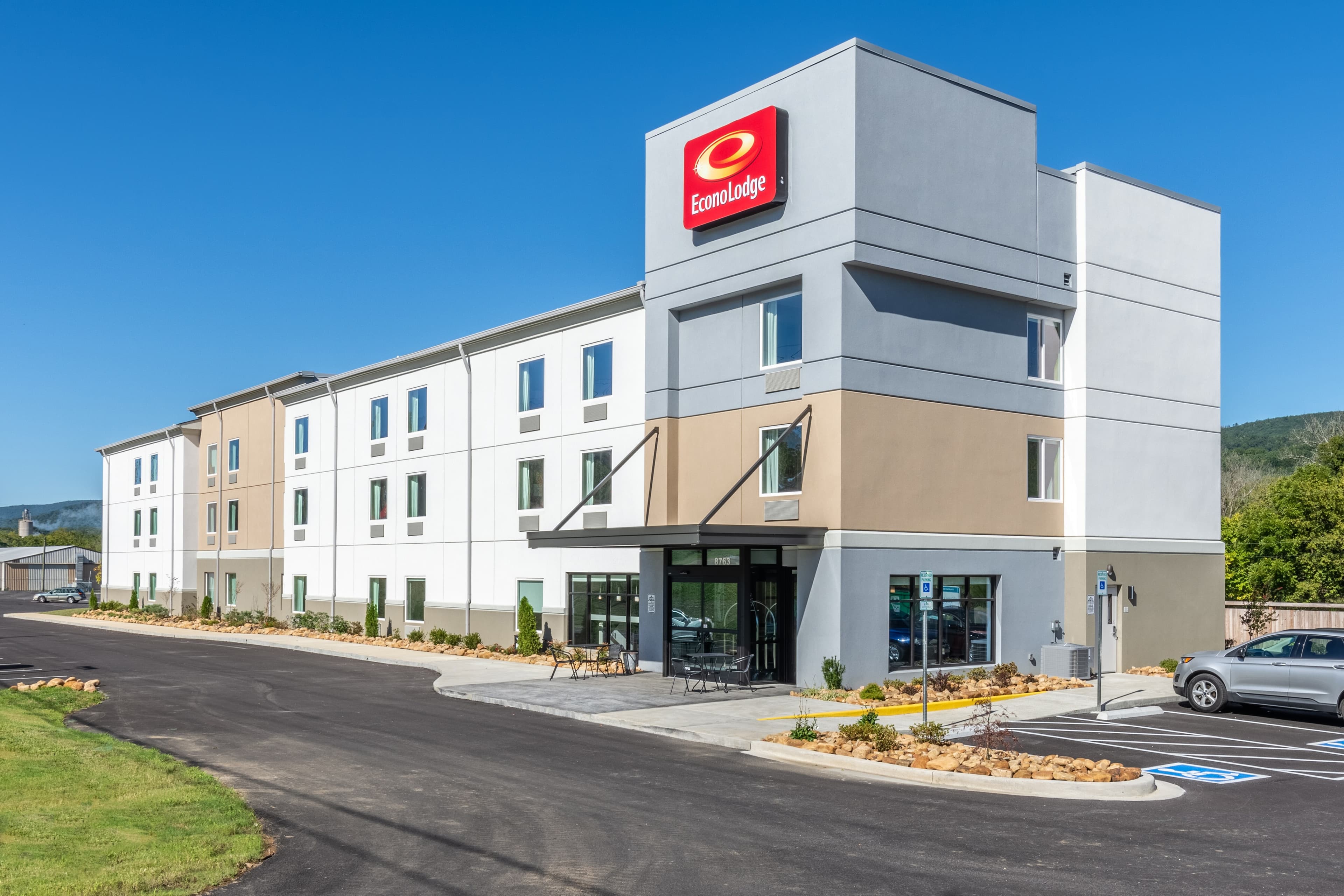 Econo Lodge Dayton North - Image 1